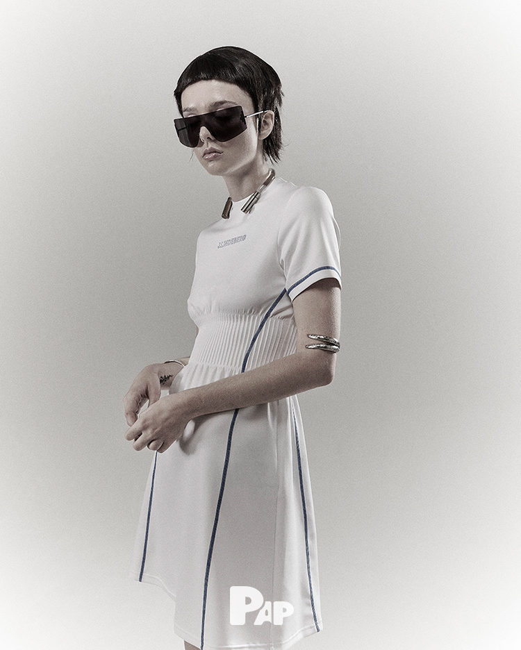 NEW WORLD — Look 27