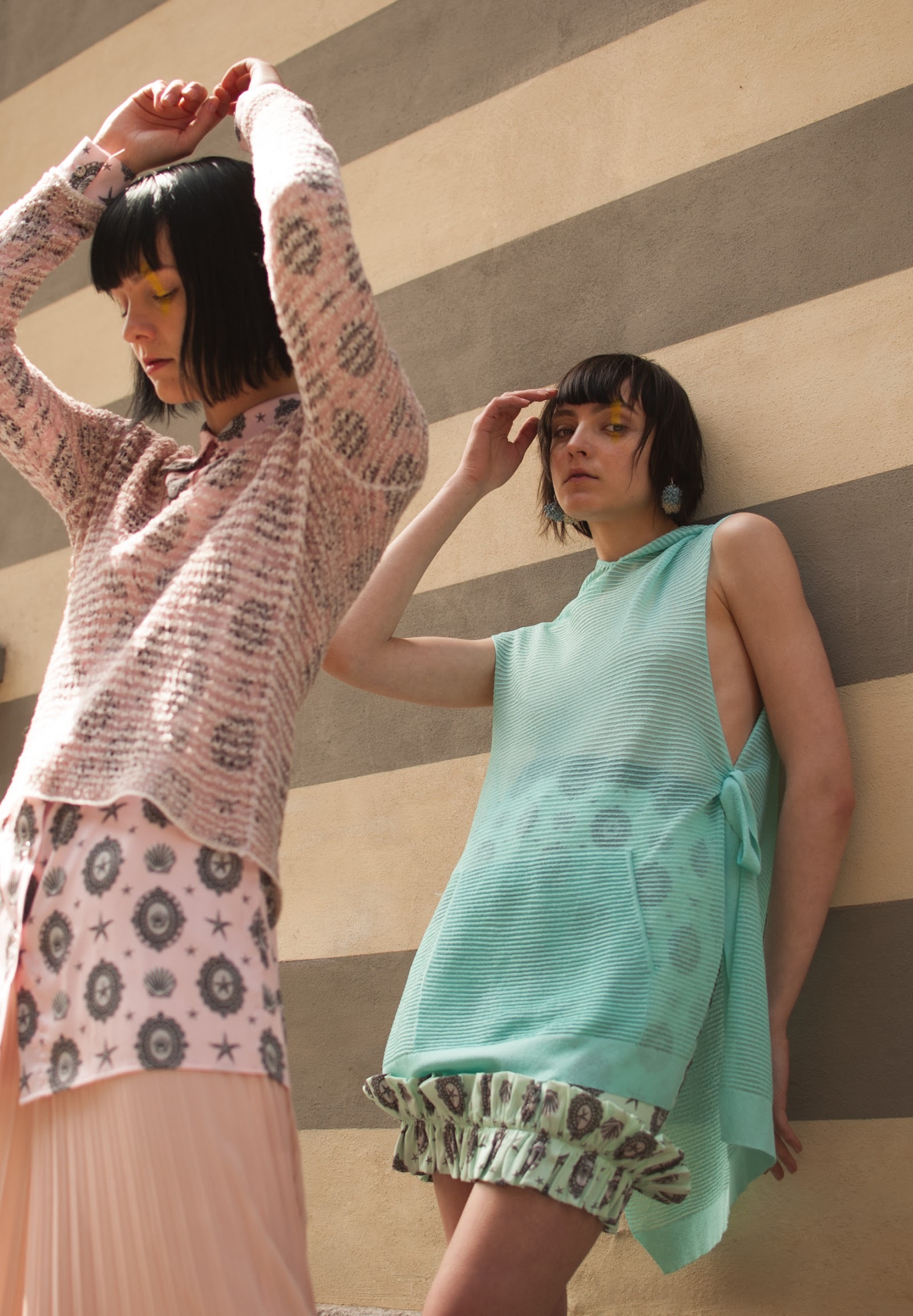 SIDE BY SIDE — Look 3