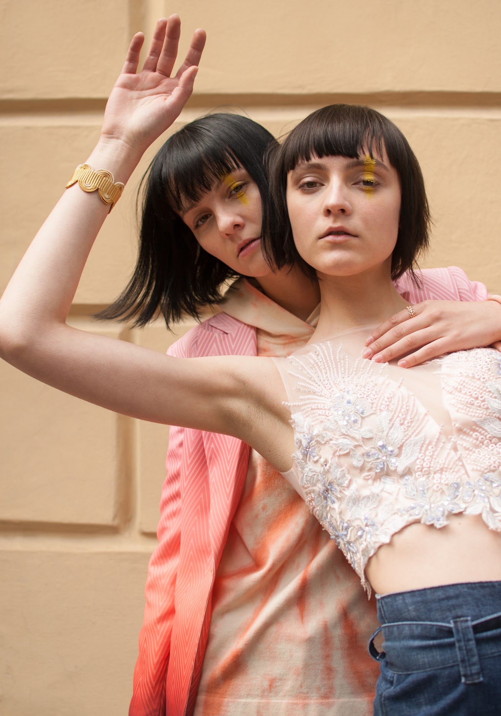 SIDE BY SIDE — Look 4