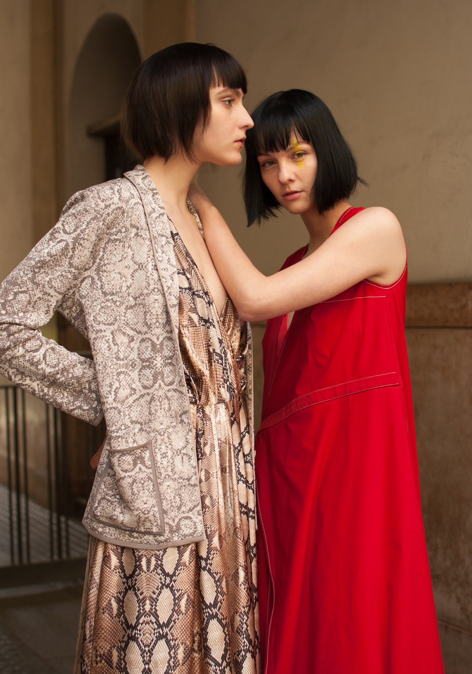 SIDE BY SIDE — Look 5