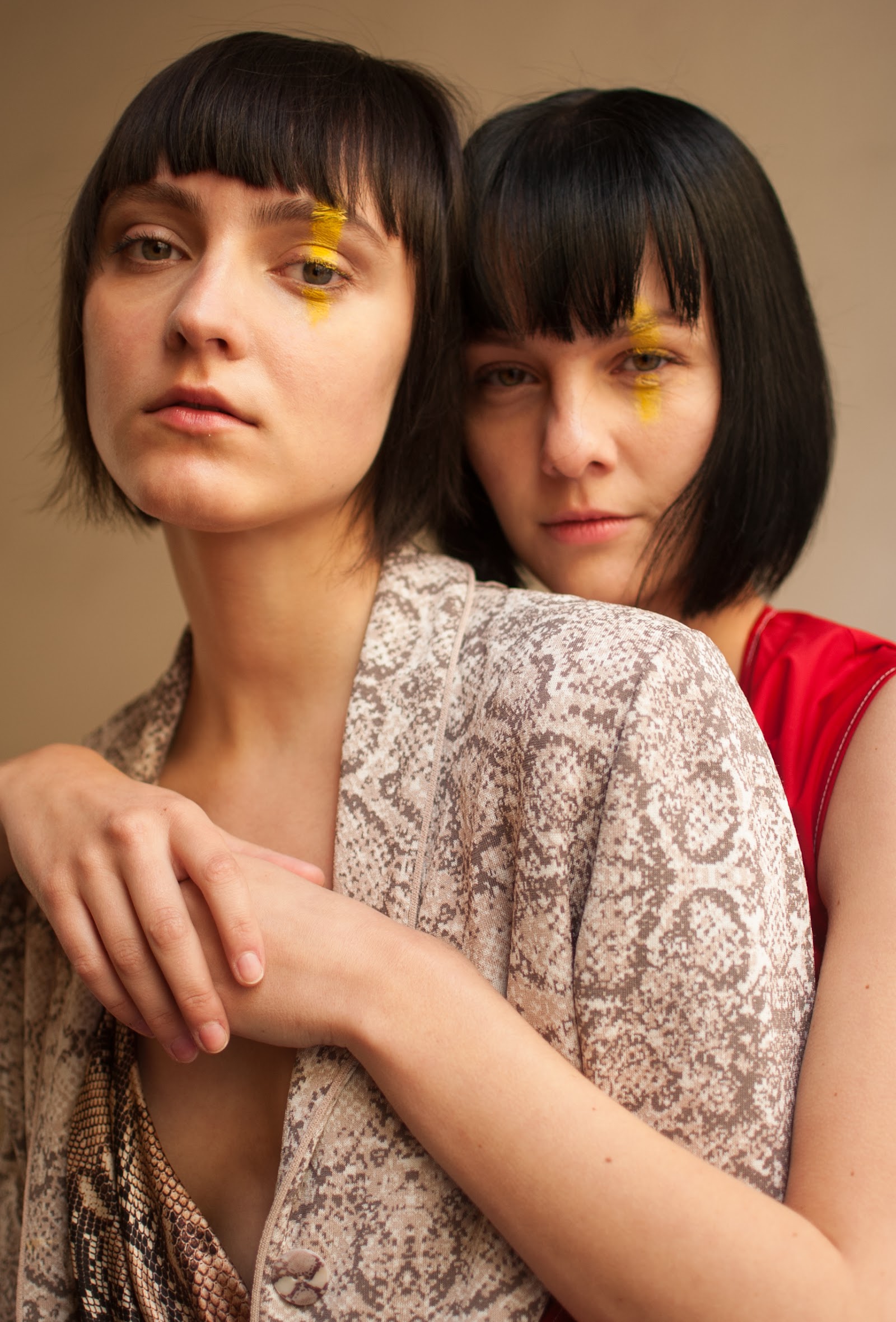 SIDE BY SIDE — Look 6
