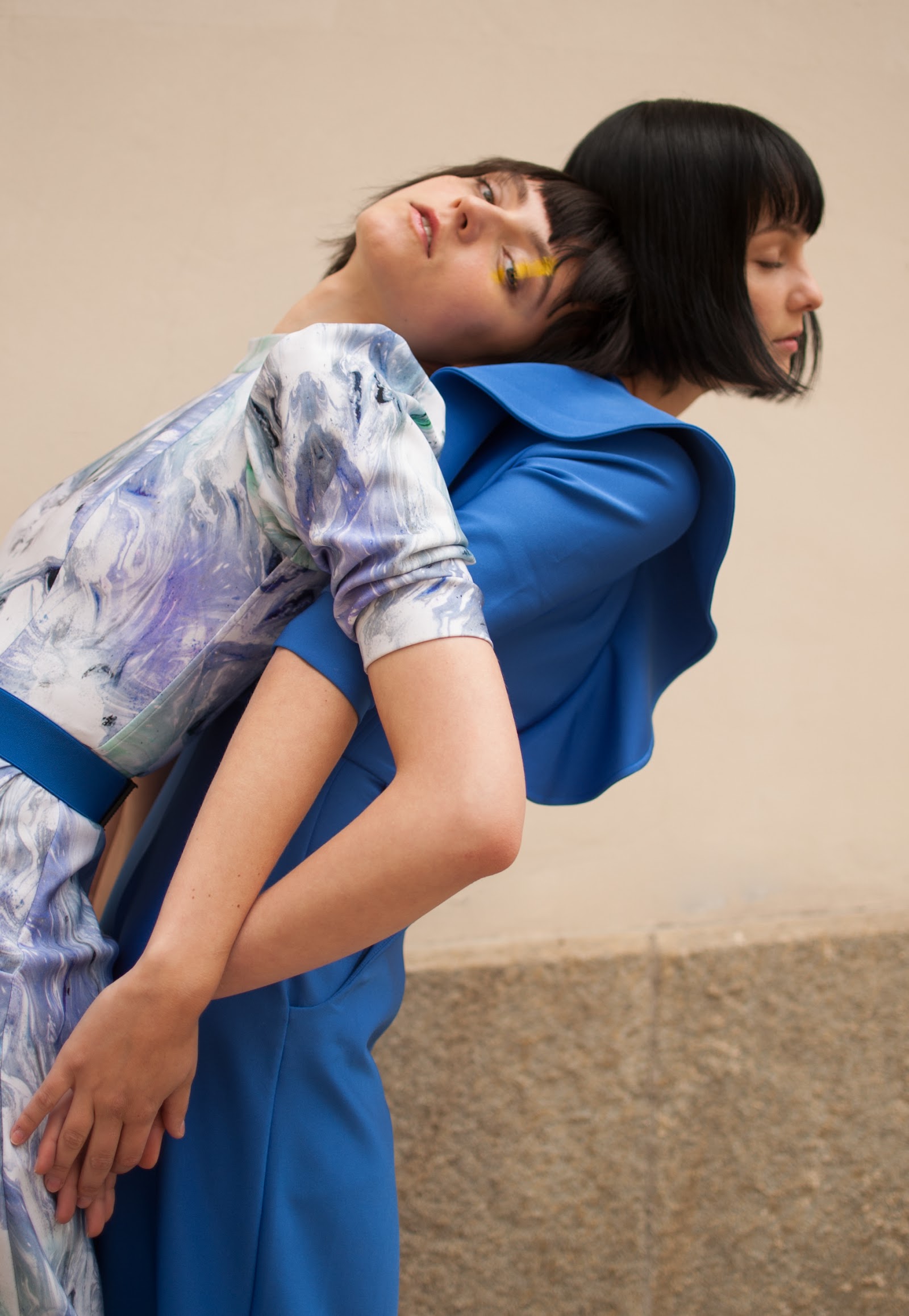 SIDE BY SIDE — Look 8