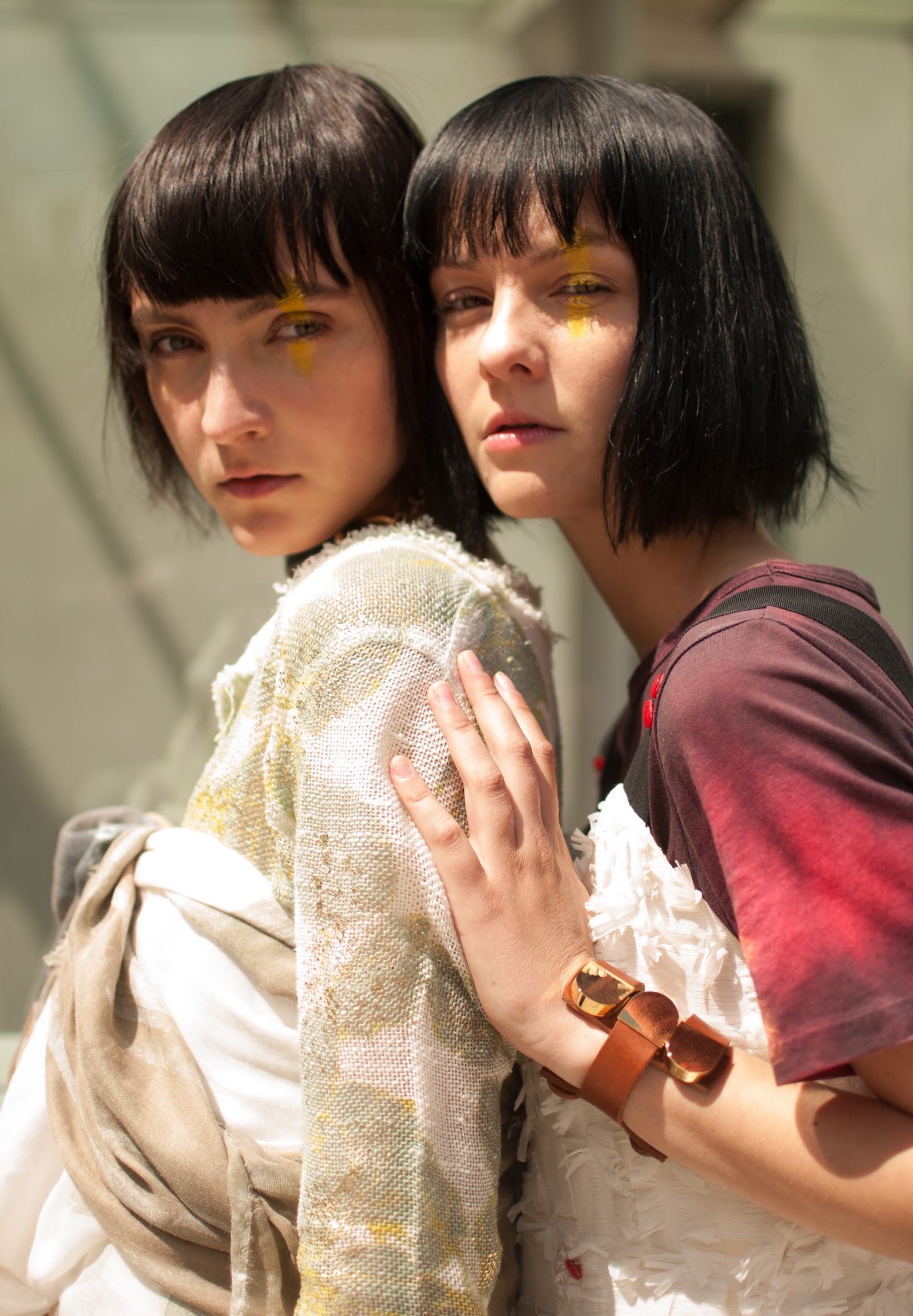 SIDE BY SIDE — Look 10