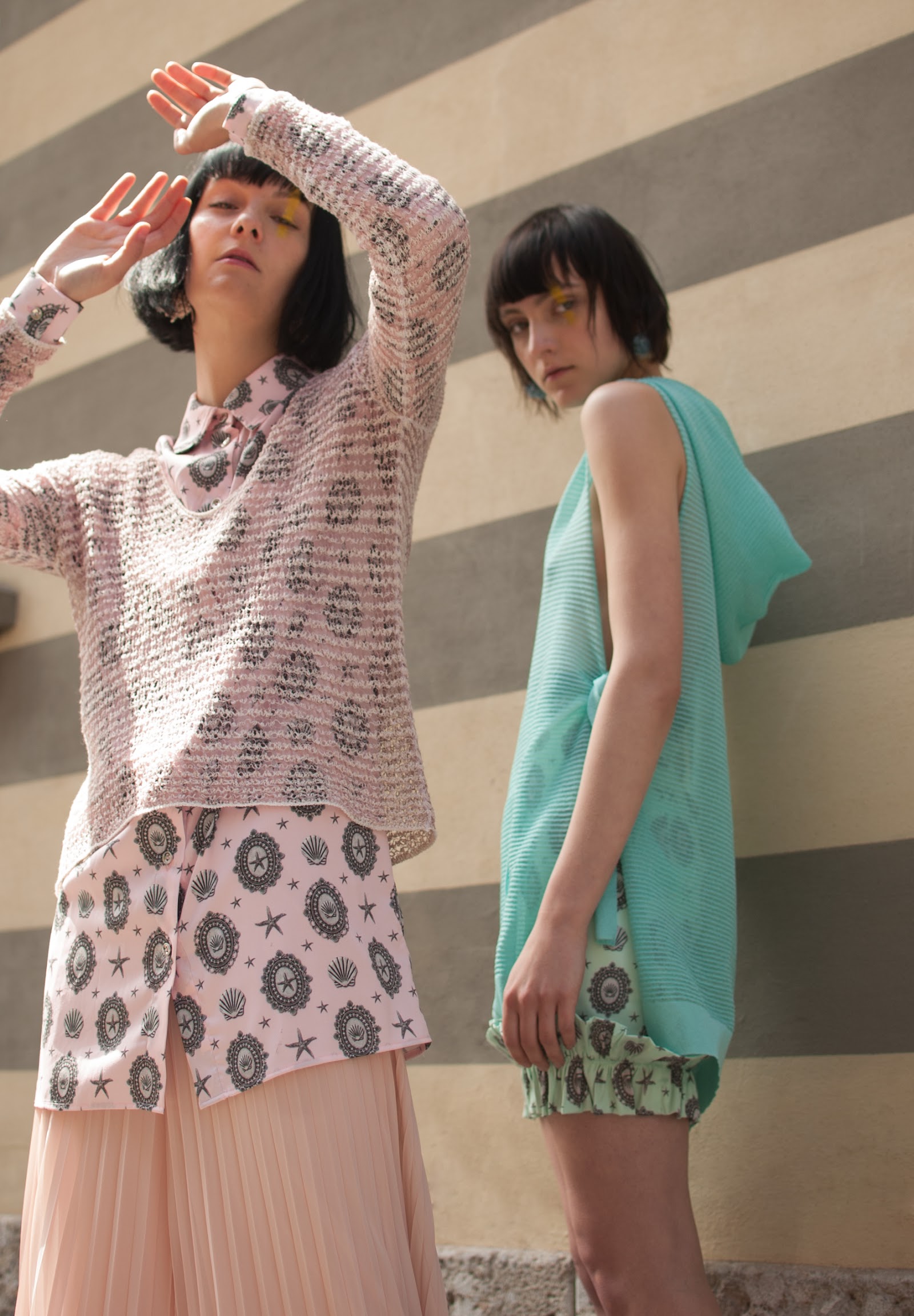 SIDE BY SIDE — Look 13