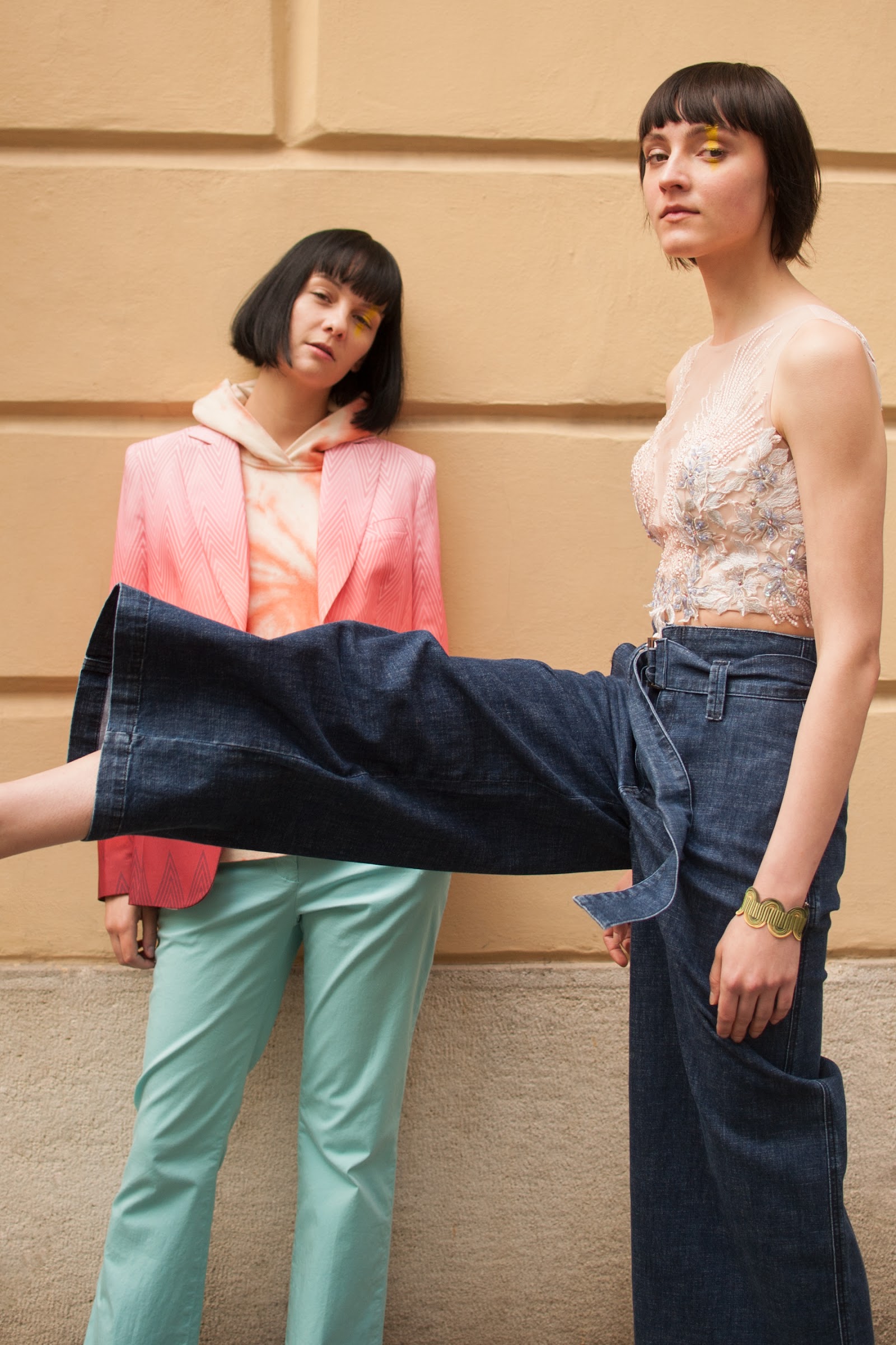 SIDE BY SIDE — Look 14