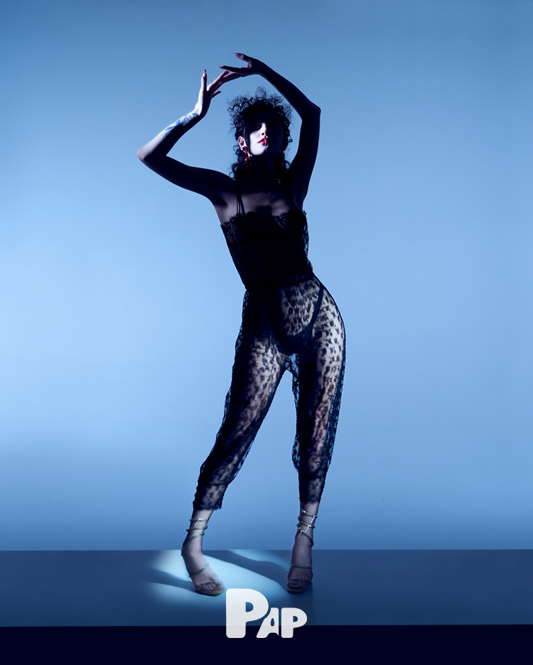 THE RAZOR GIRL — Look 3