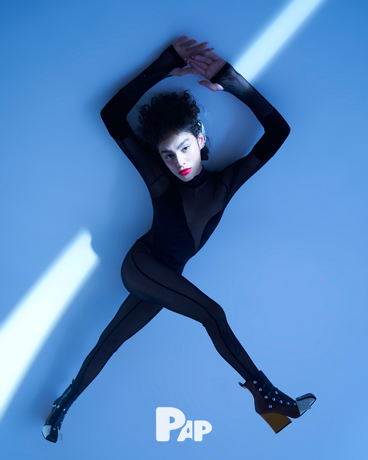 THE RAZOR GIRL — Look 4