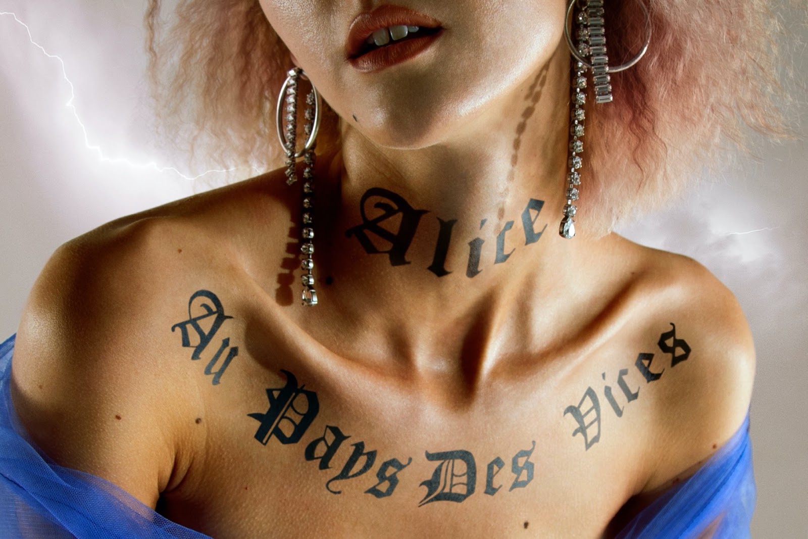 ALICE AU PAYS DES VICES — Look 1