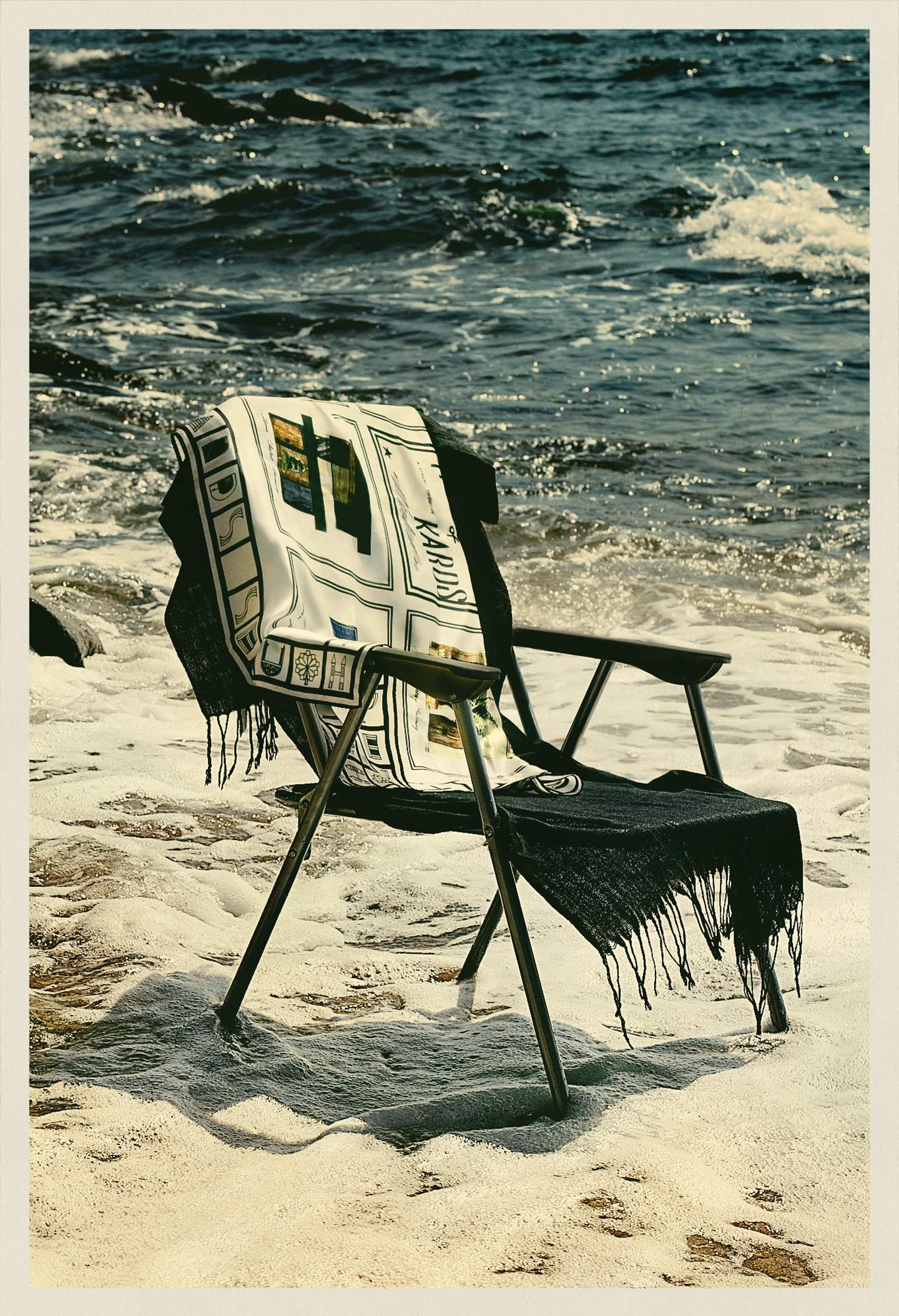 ON THE WATERS — Look 10