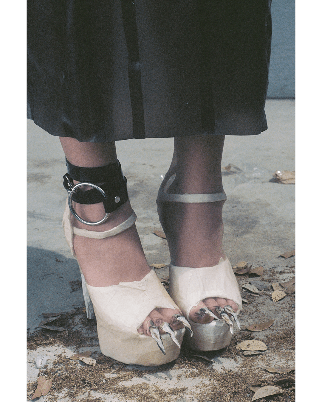 Hooked like a tattoo on the skin — Look 2