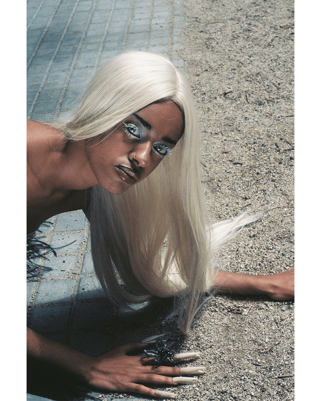Hooked like a tattoo on the skin — Look 12