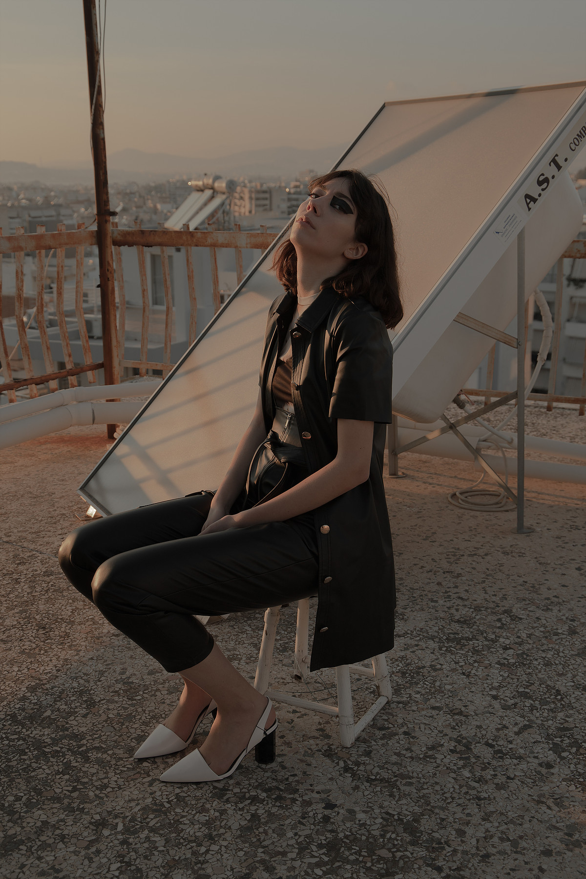 LAVANDERIA SULLA DI CITTA — Look 10