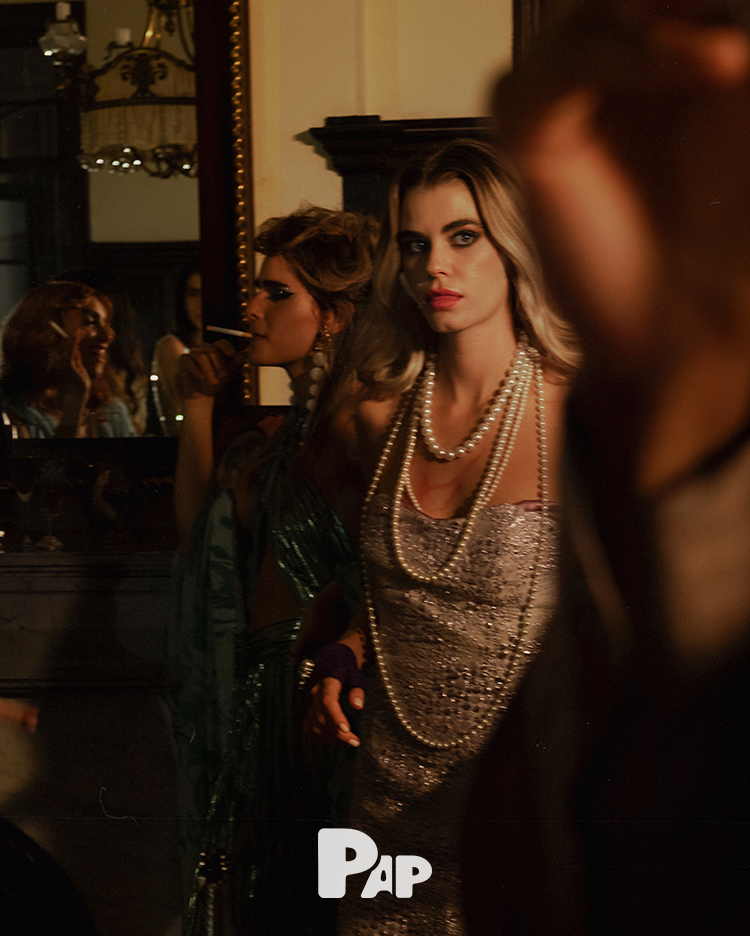 HOLIDAY HOUSE — Look 9