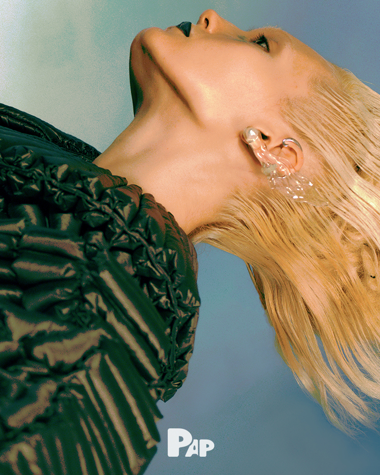 LULLABY OF WEIGHTLESSNESS — Look 3