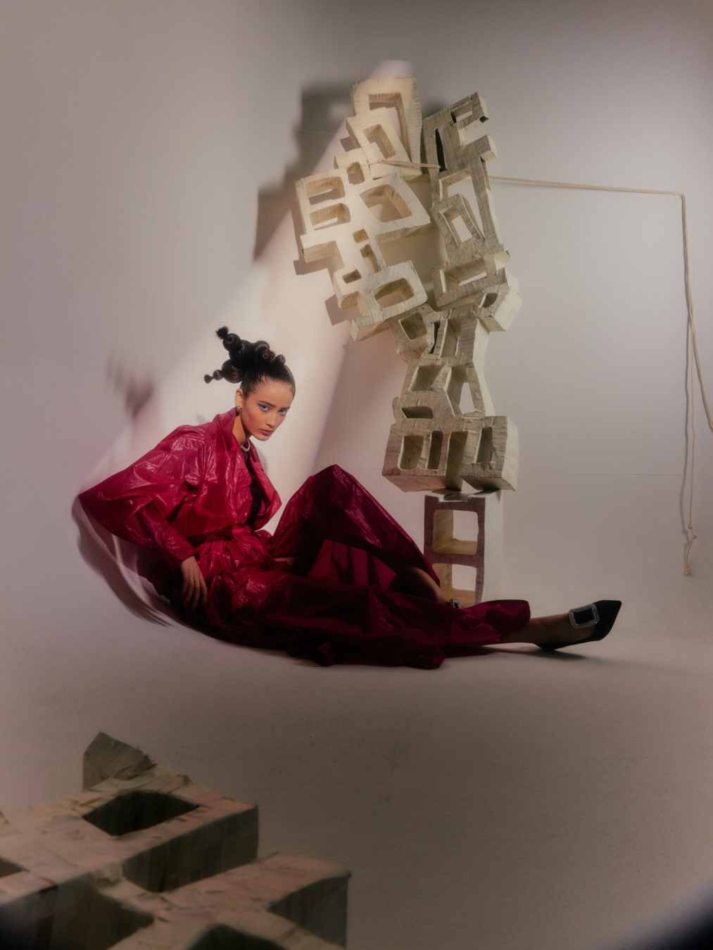 DISPLACED BOUNDARIES — Look 10