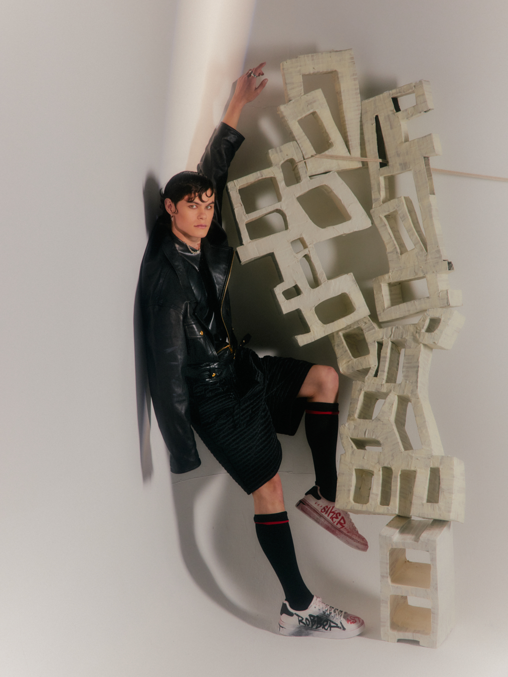 DISPLACED BOUNDARIES — Look 11