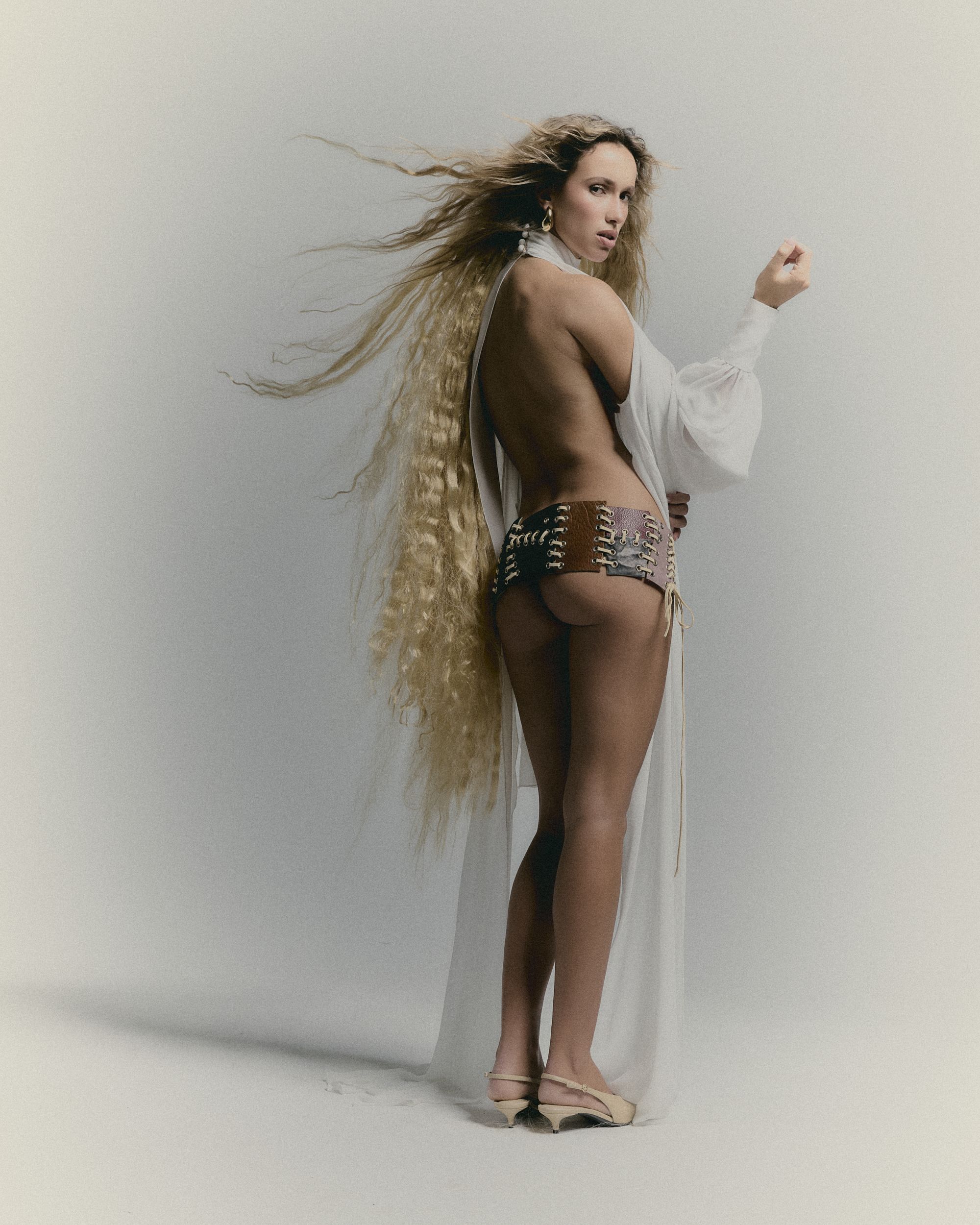 Her and The Hair — Look 3