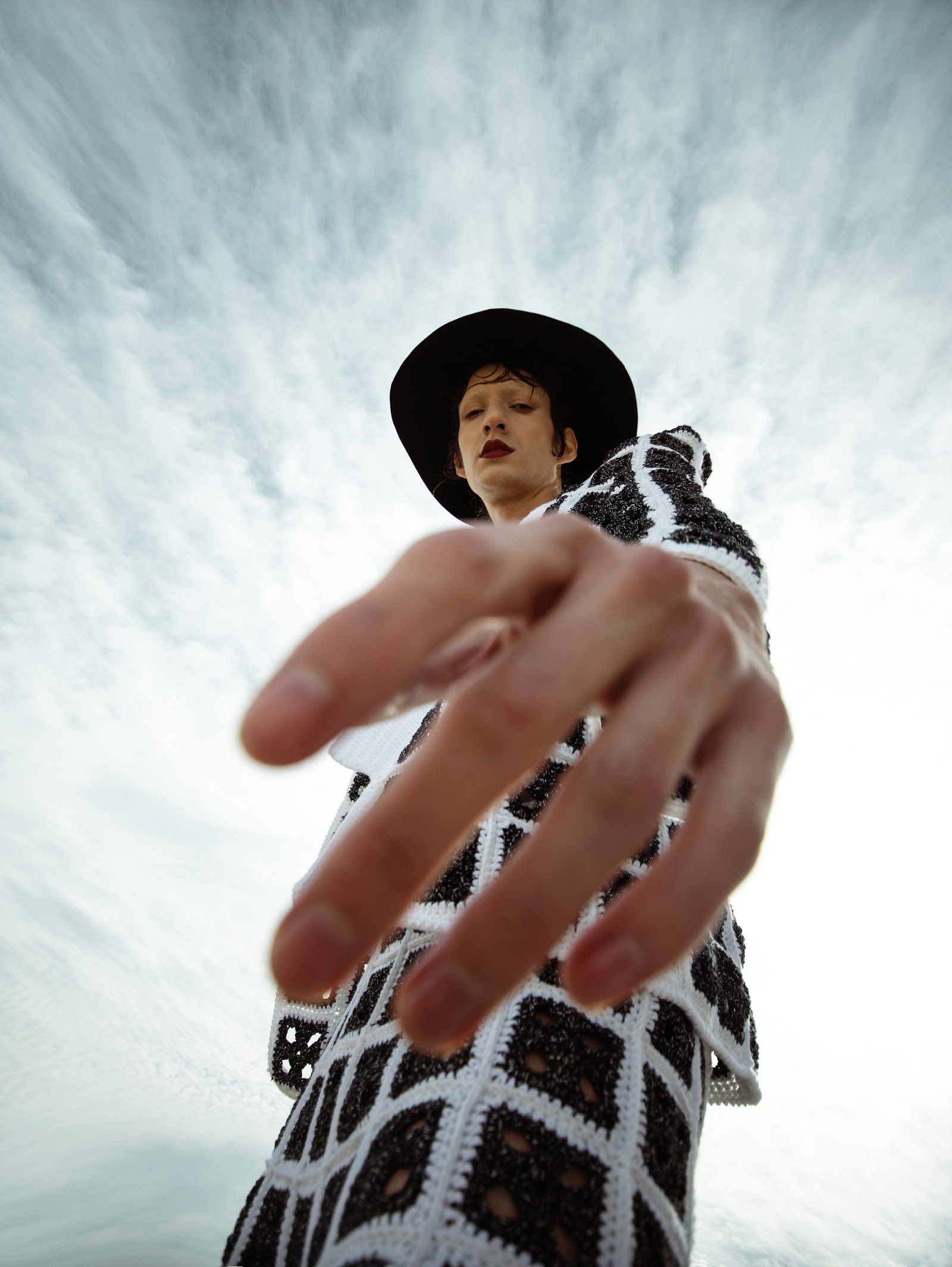 THE HOLY MOUNTAIN — Look 4