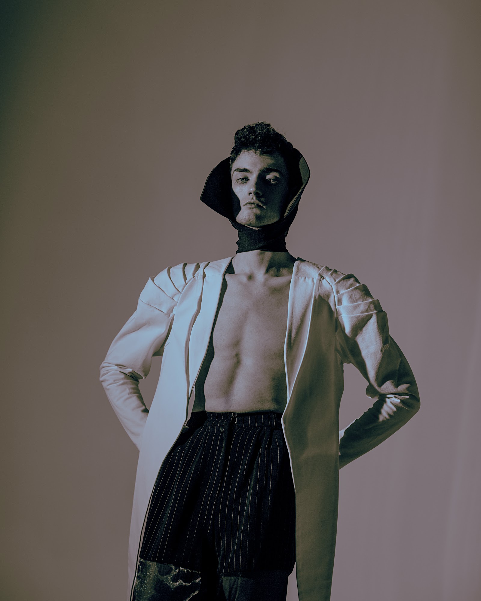 COCKROACHES UNDER MY SKIN — Look 9
