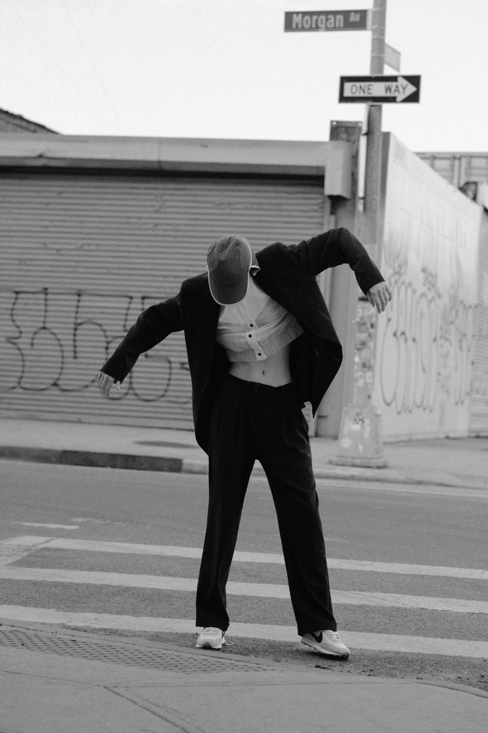 INNER TRAVEL — Look 8