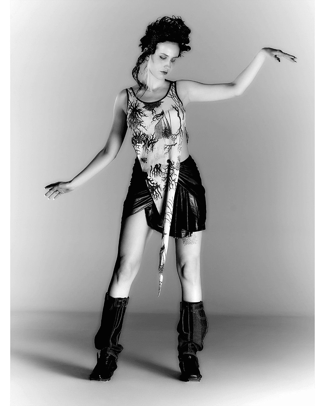 WAR OF VENUS — Look 9