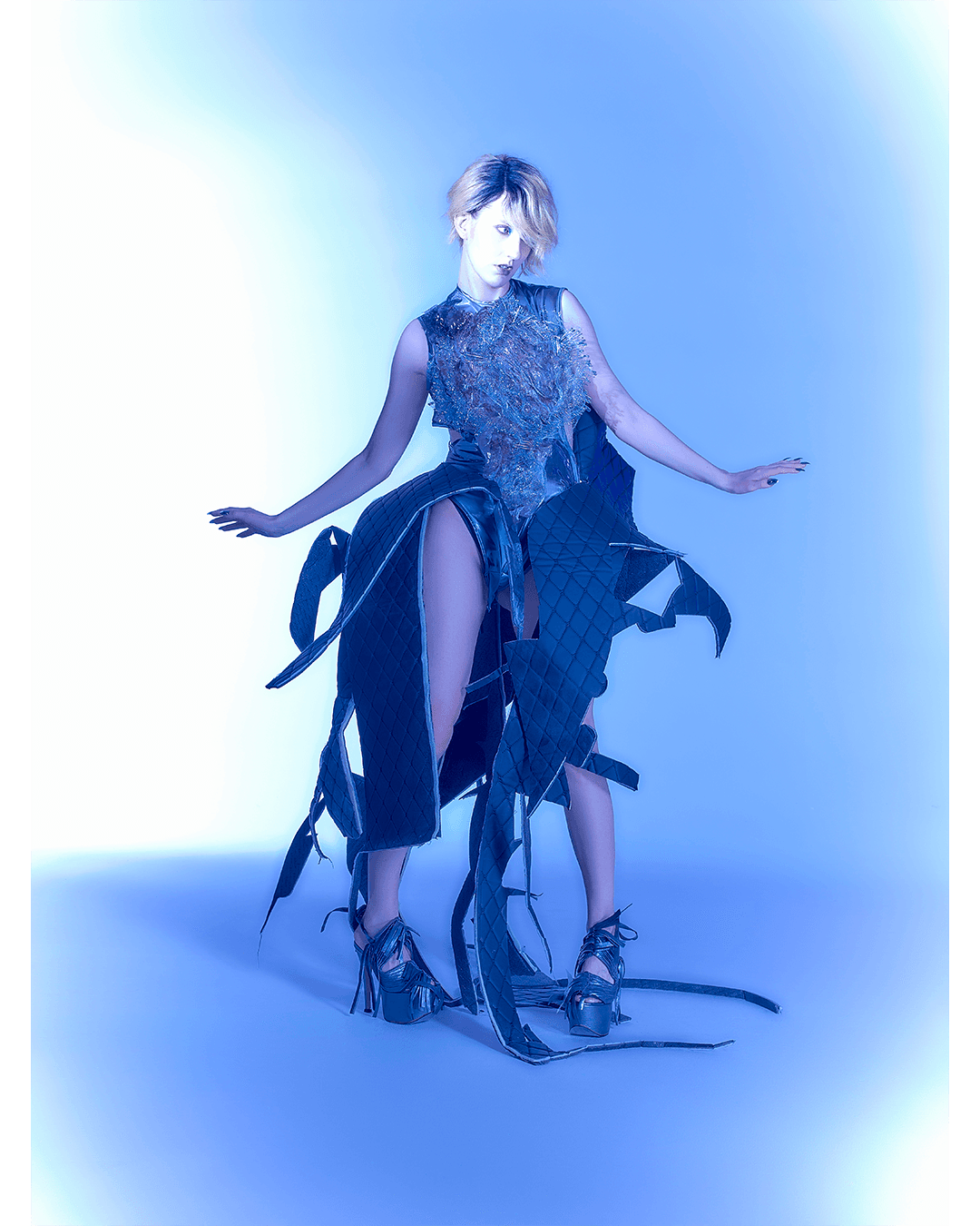 WAR OF VENUS — Look 11