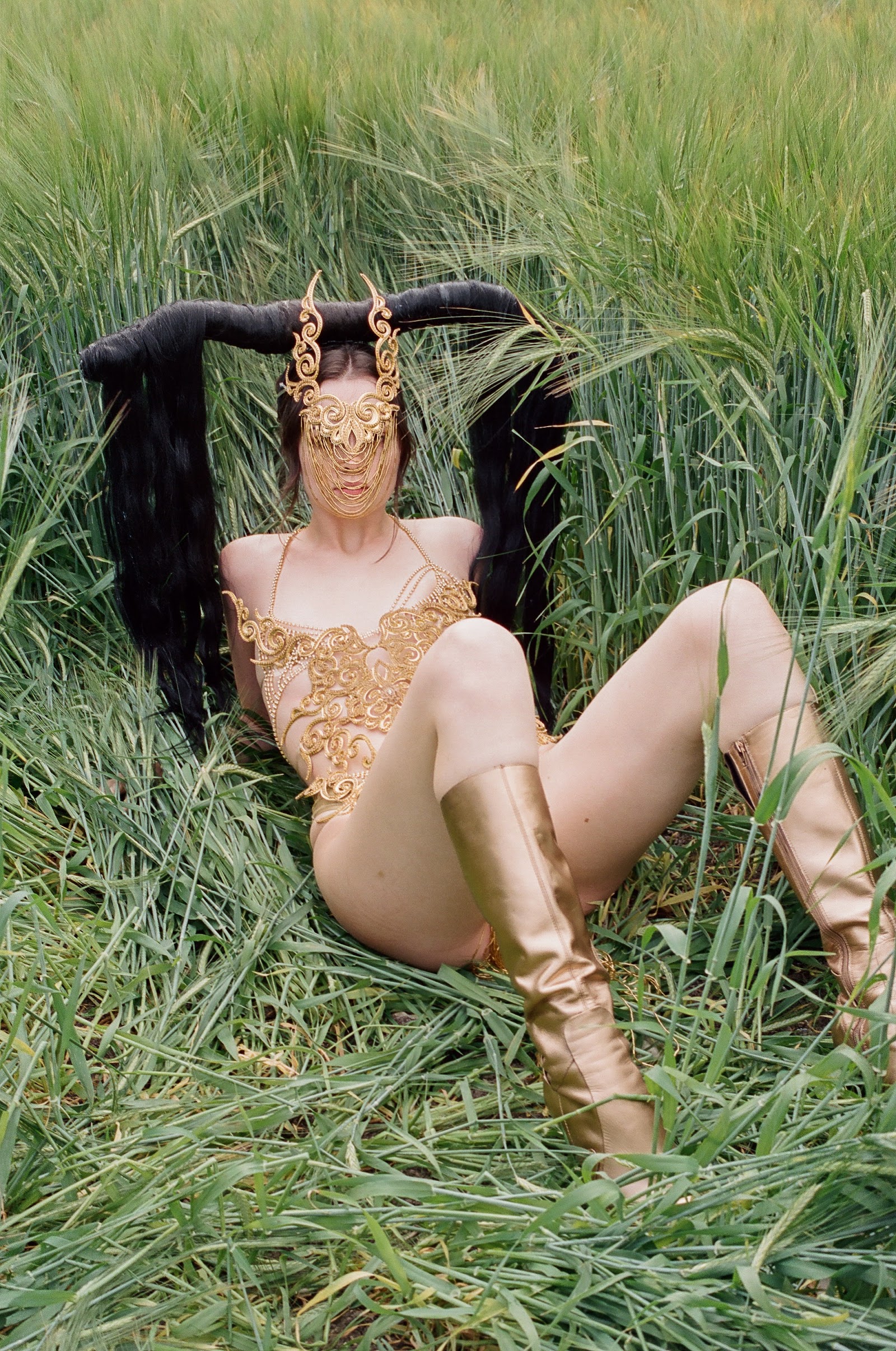 THE ELEGANT BULL — Look 7