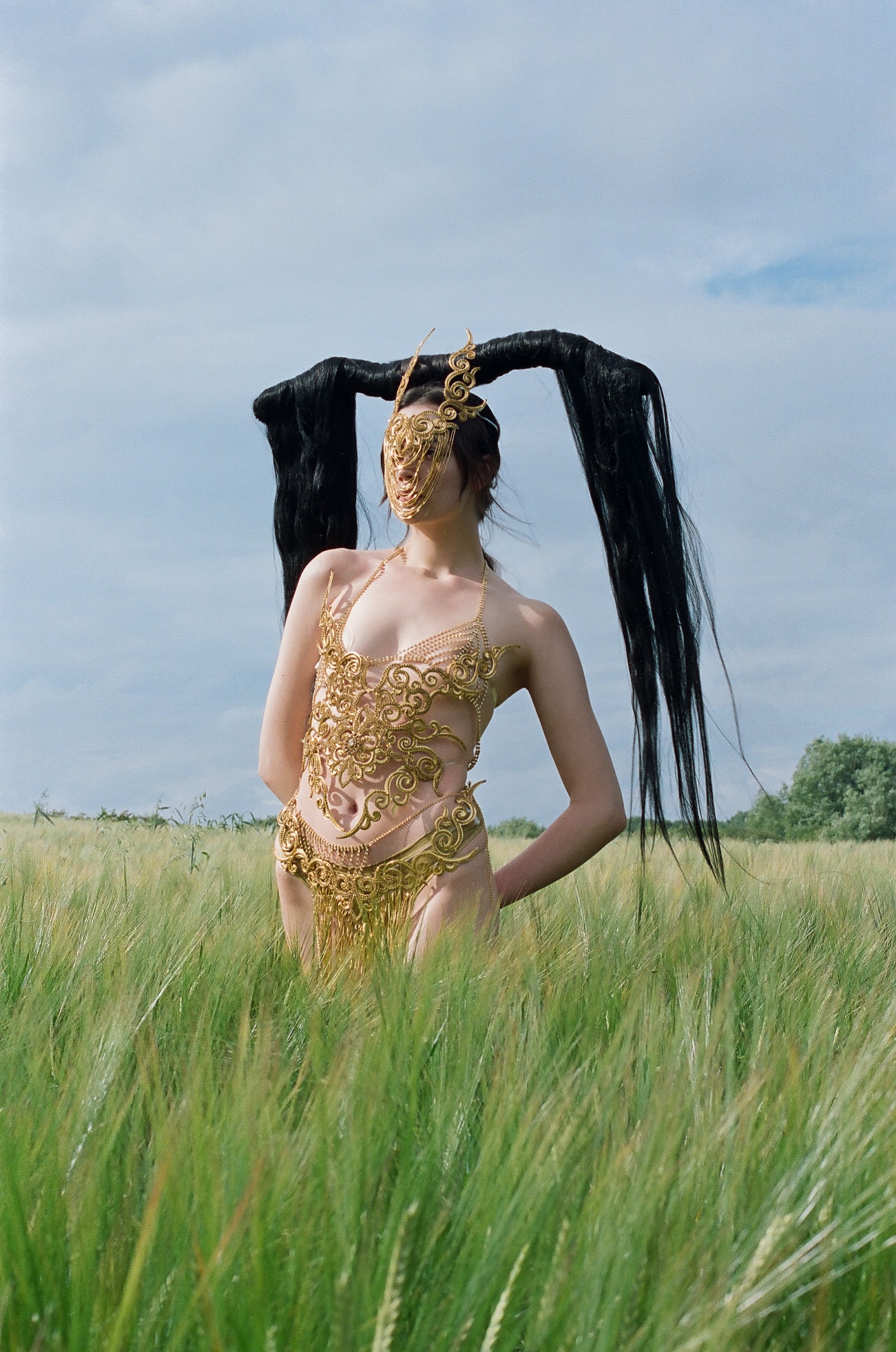 THE ELEGANT BULL — Look 11