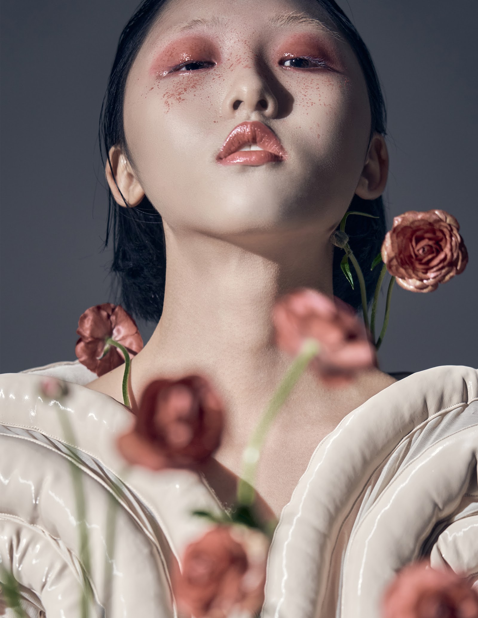 BLOOMING ALONE — Look 5