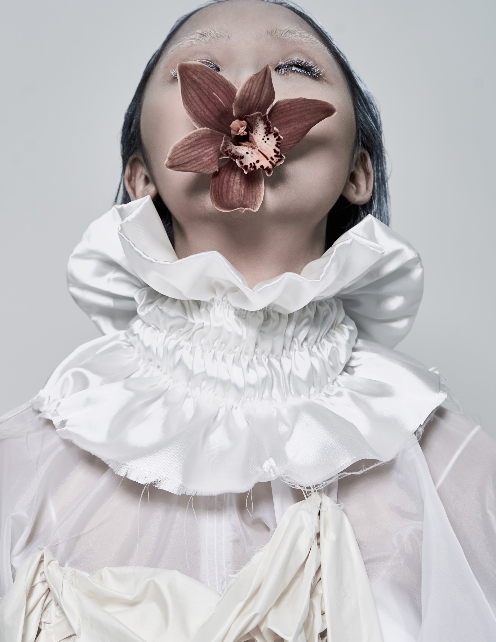 BLOOMING ALONE — Look 8