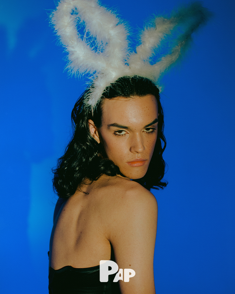THEATRICAL PERFORMANCE — Look 8