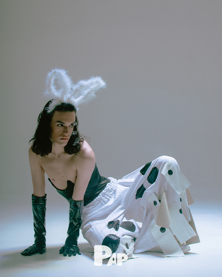 THEATRICAL PERFORMANCE — Look 9