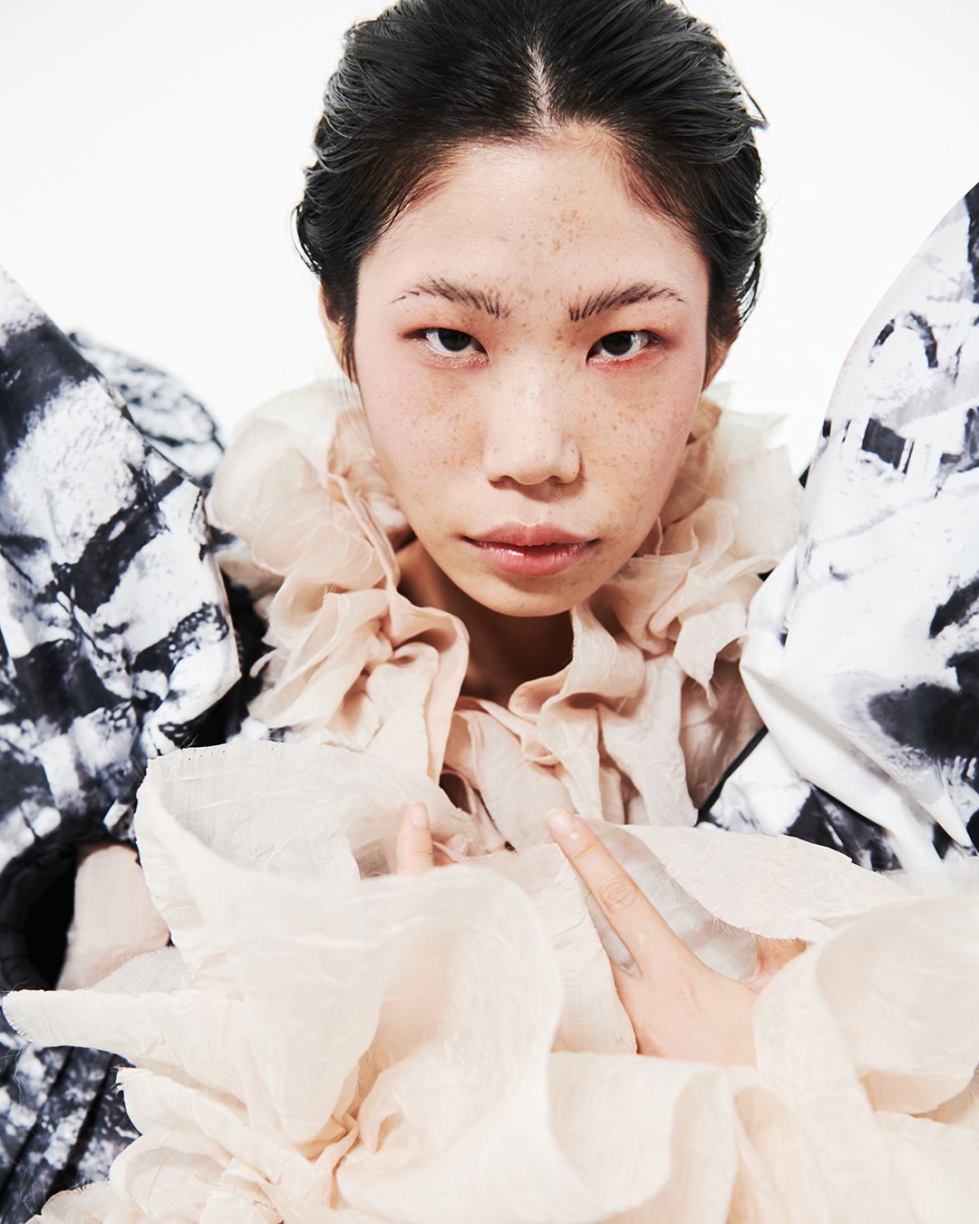 ARTIST-HAEEOHWA — Look 2