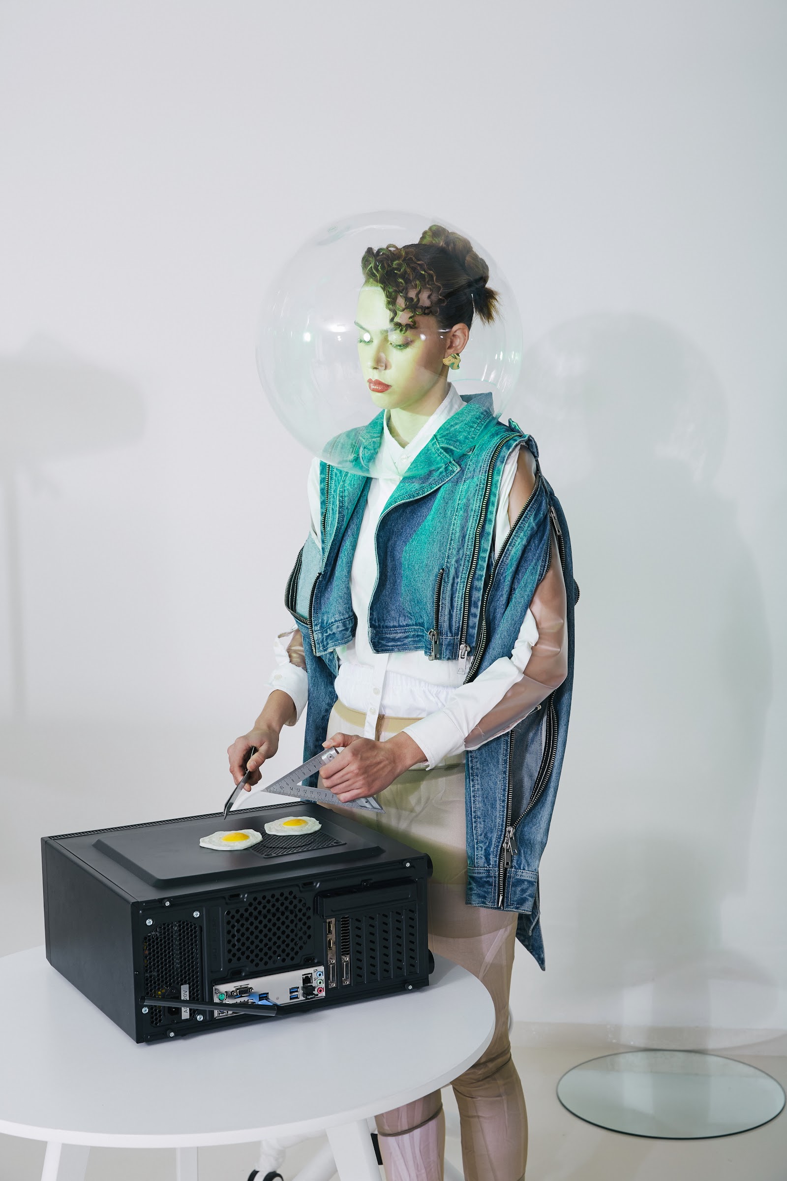 FLOATING UTOPIA — Look 4