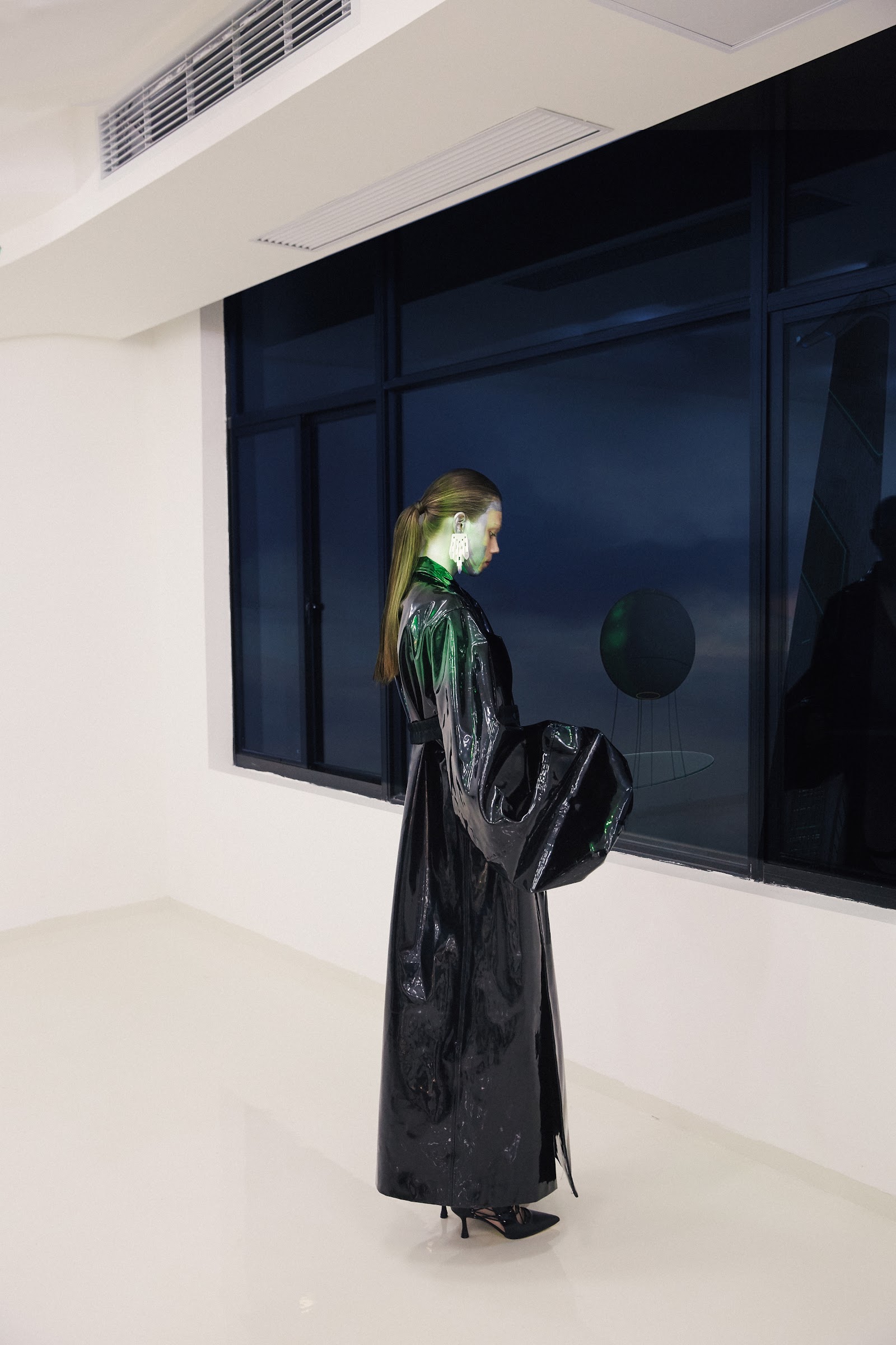 FLOATING UTOPIA — Look 9