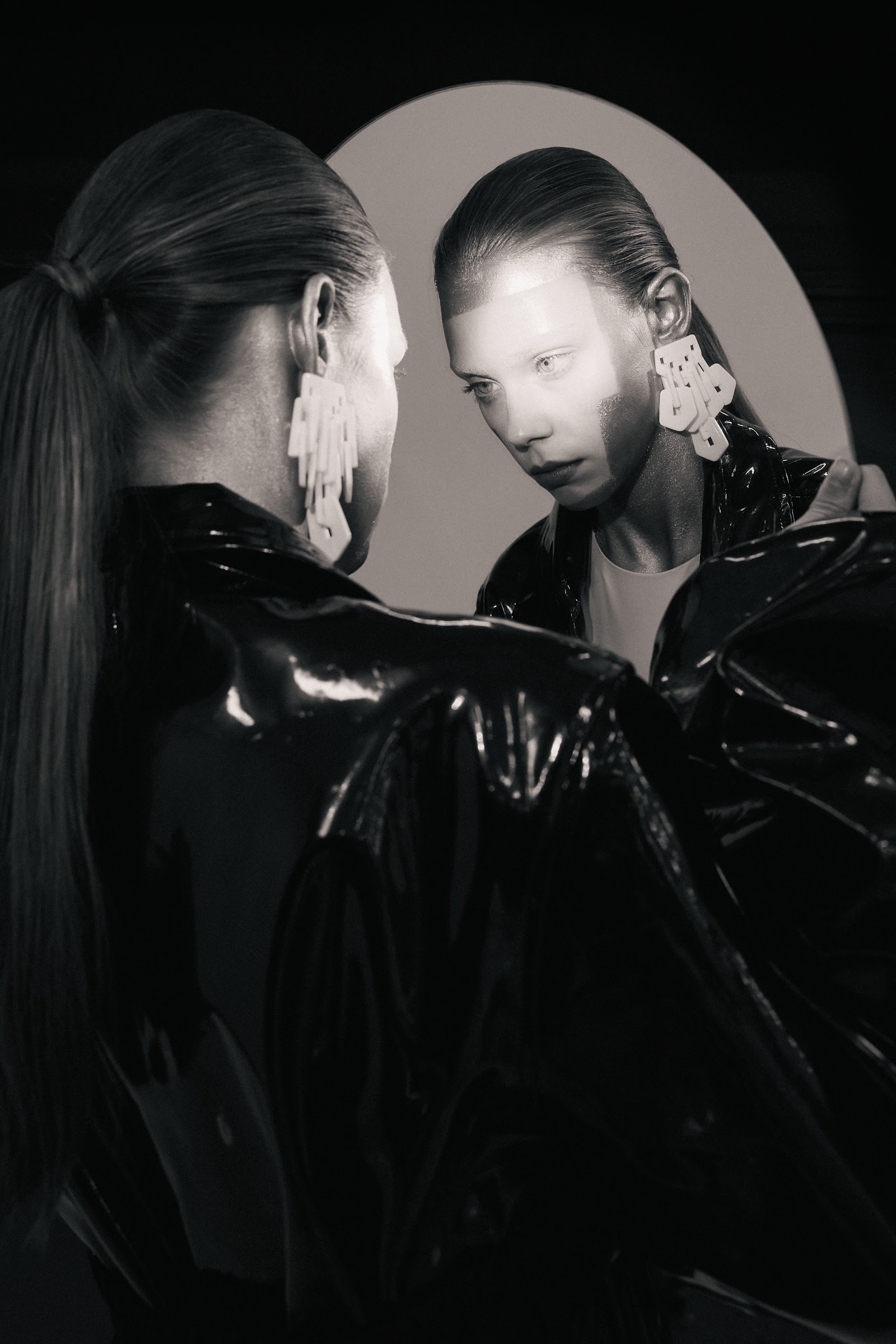 FLOATING UTOPIA — Look 10