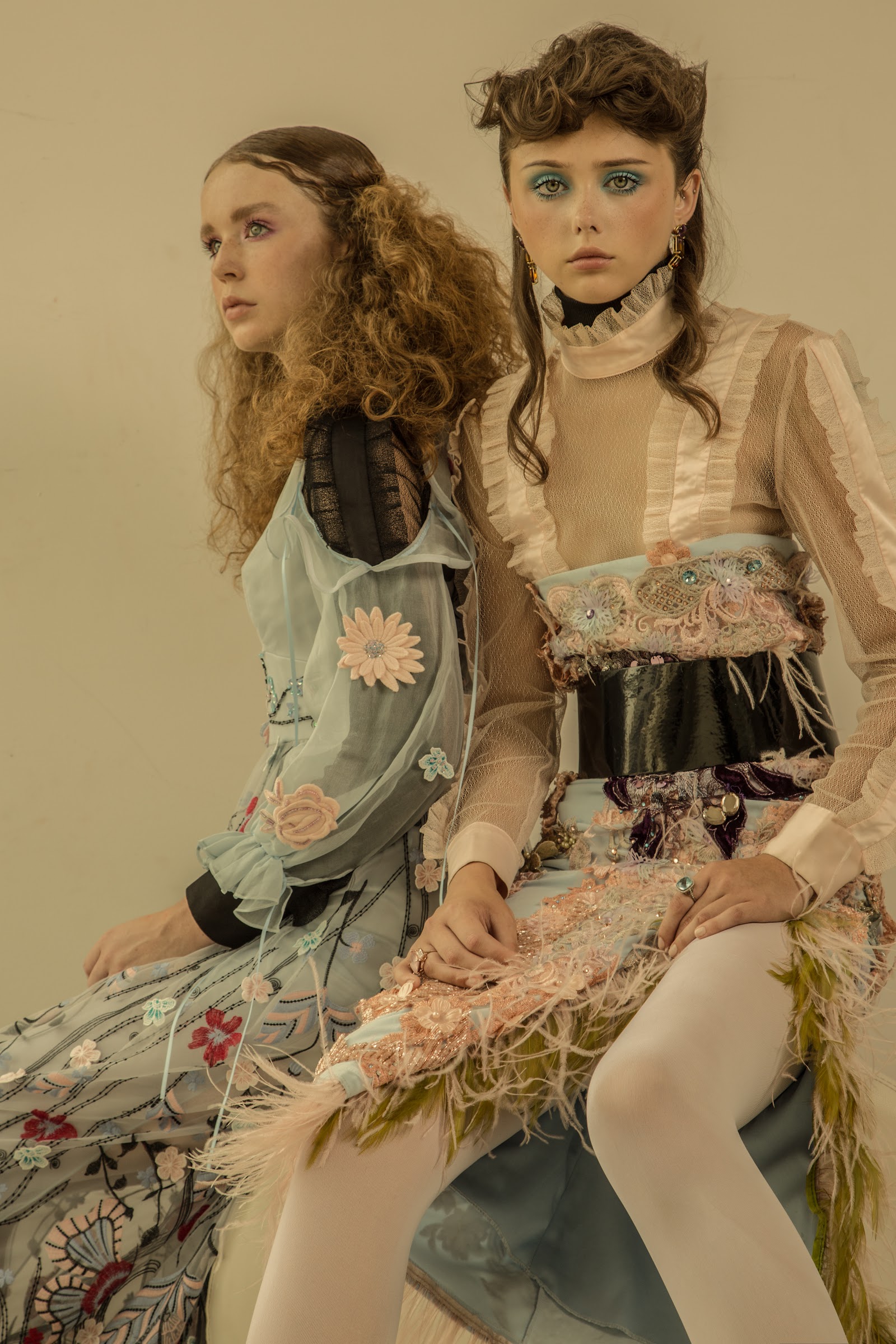 THE DOLLS — Look 3