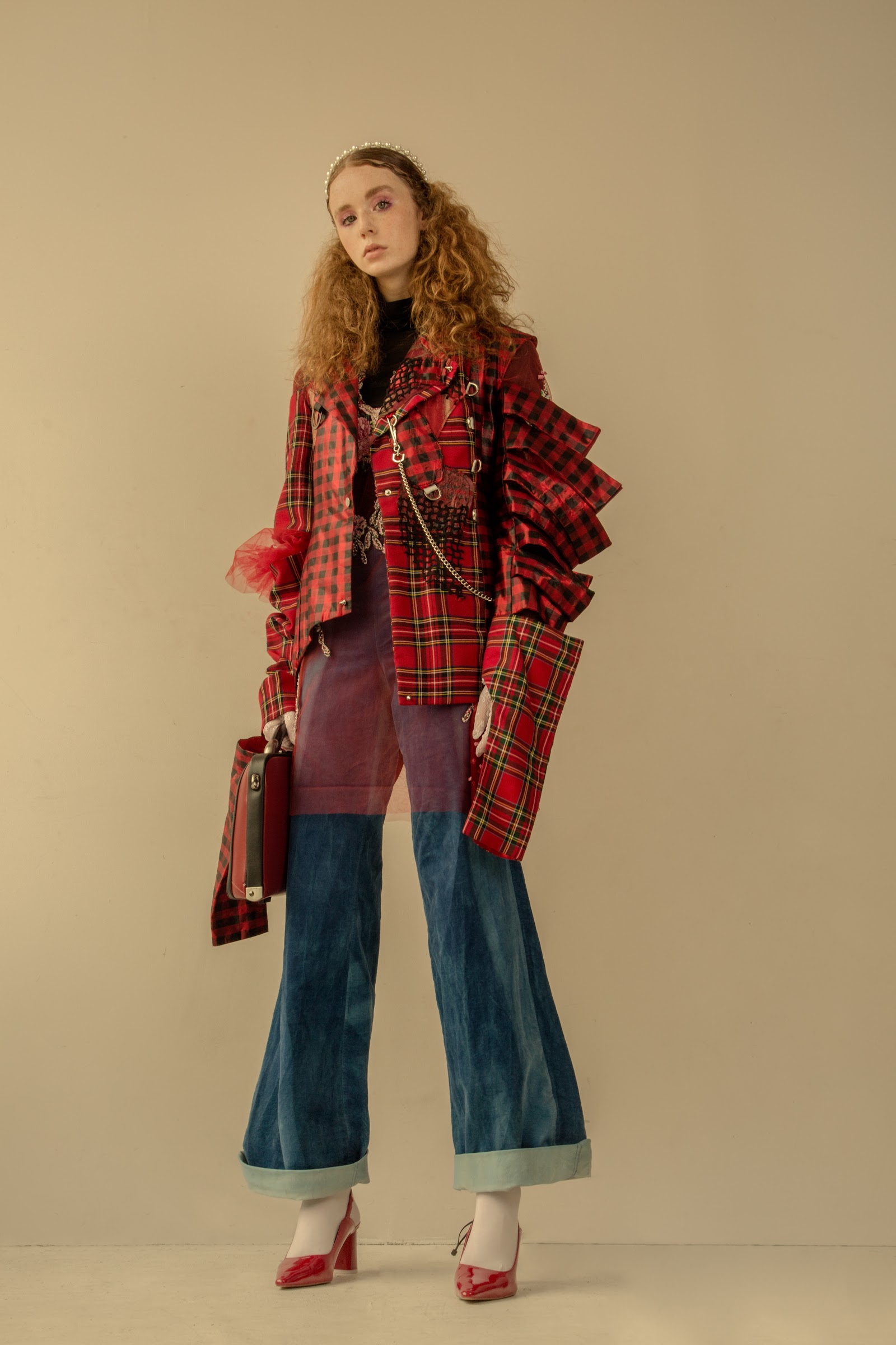THE DOLLS — Look 8