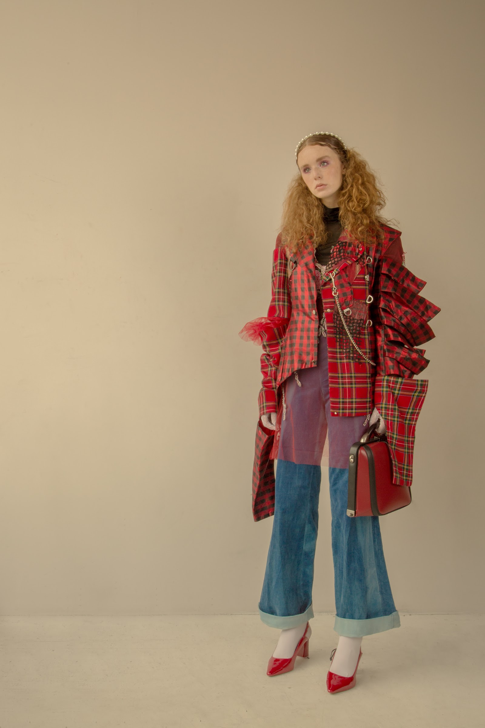 THE DOLLS — Look 9