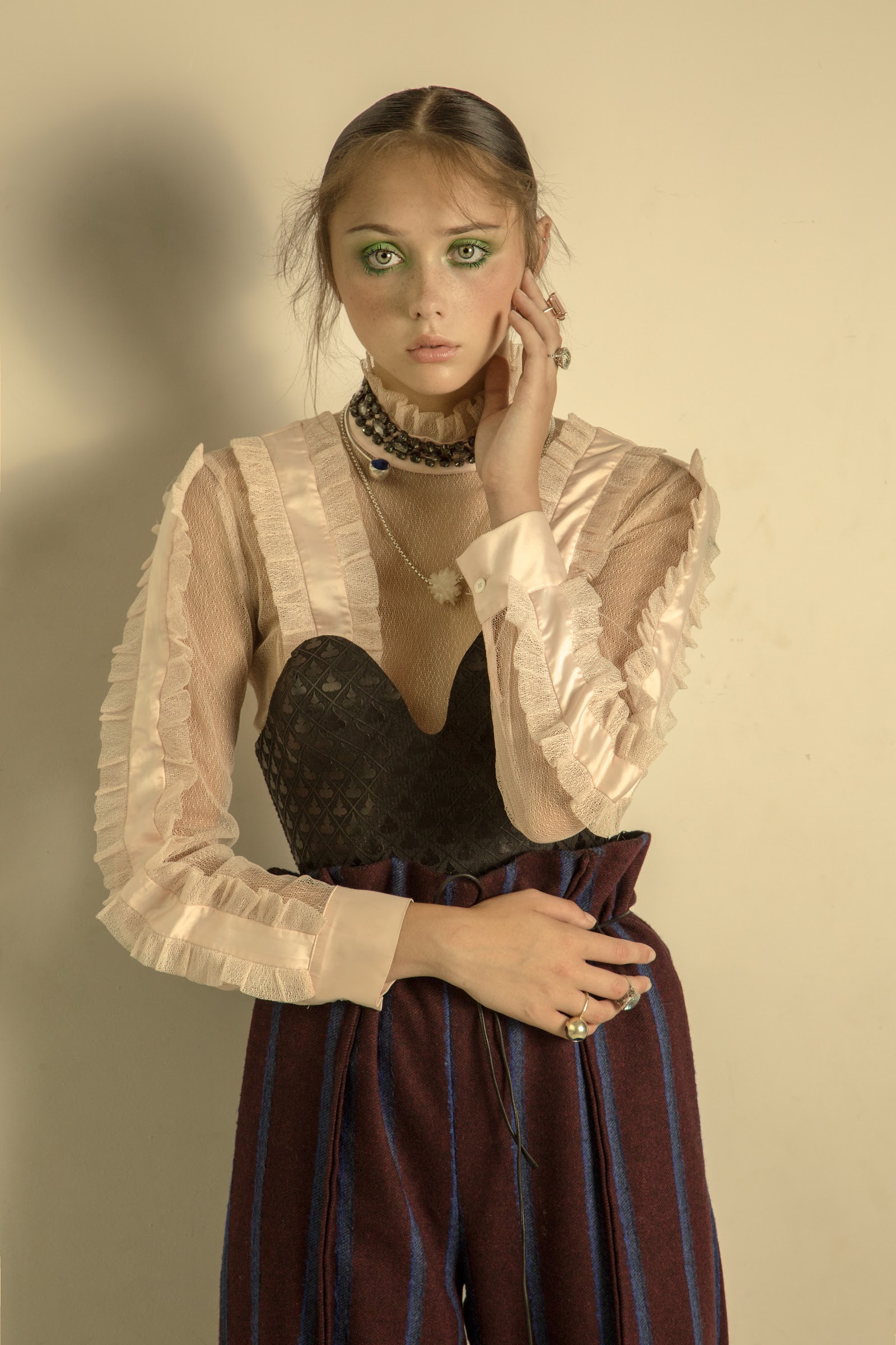 THE DOLLS — Look 15