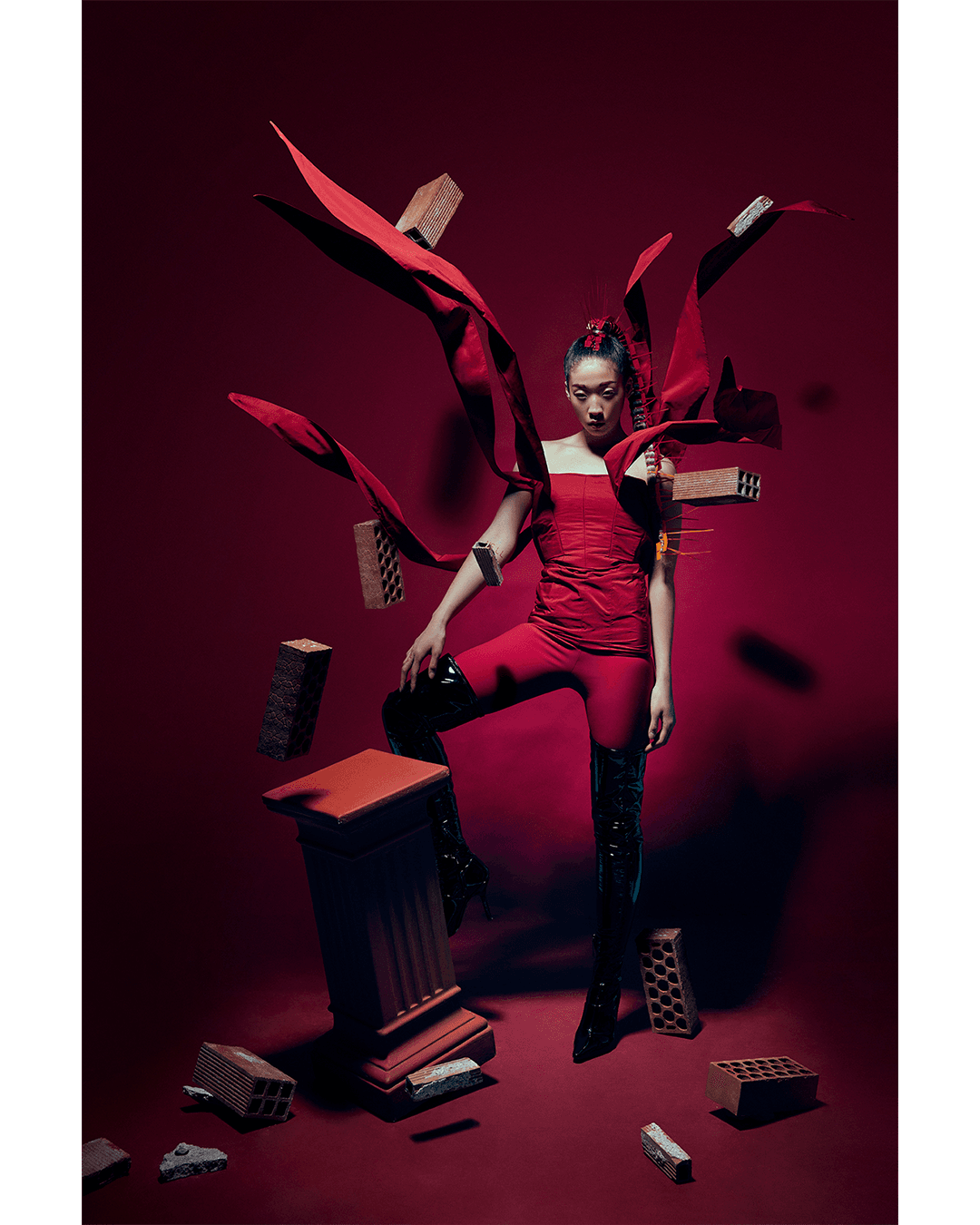 THE BEAUTY OF GARBAGE — Look 16