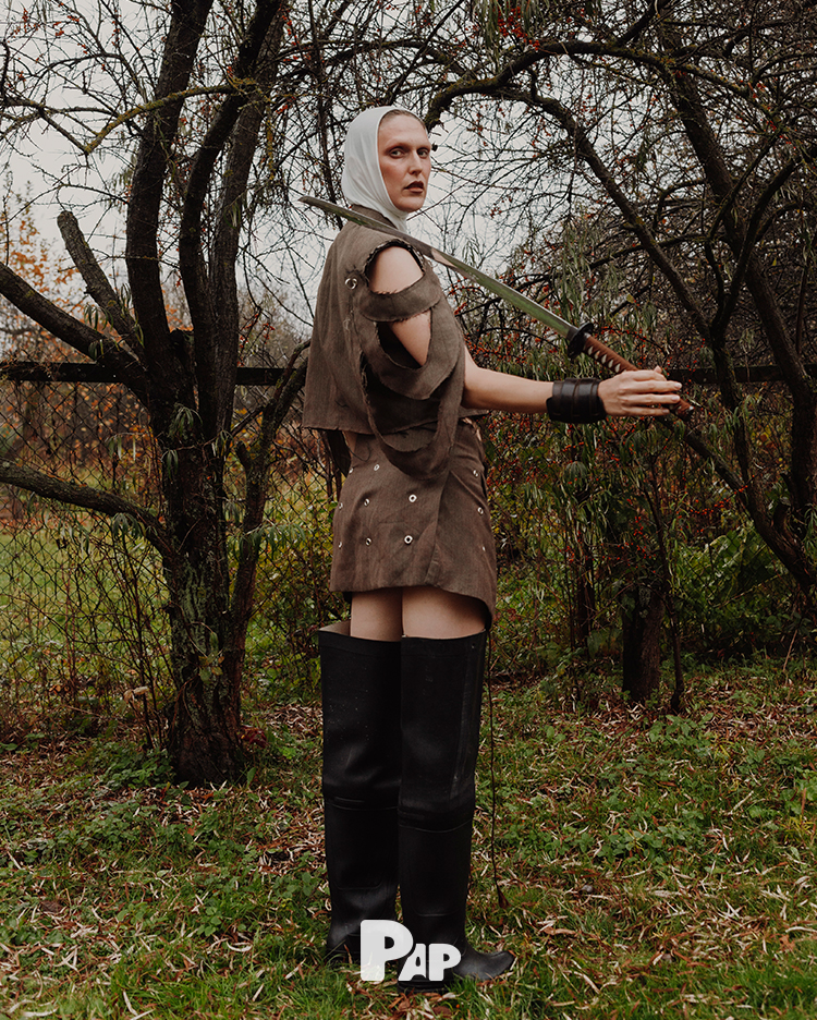 OCTOBER TALE — Look 2