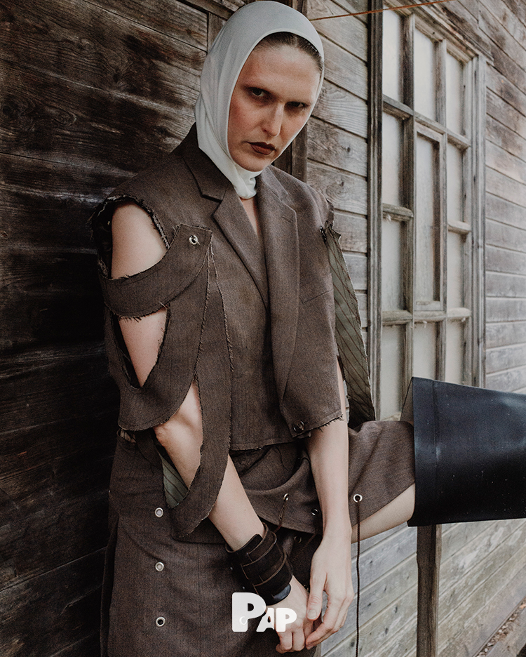 OCTOBER TALE — Look 3