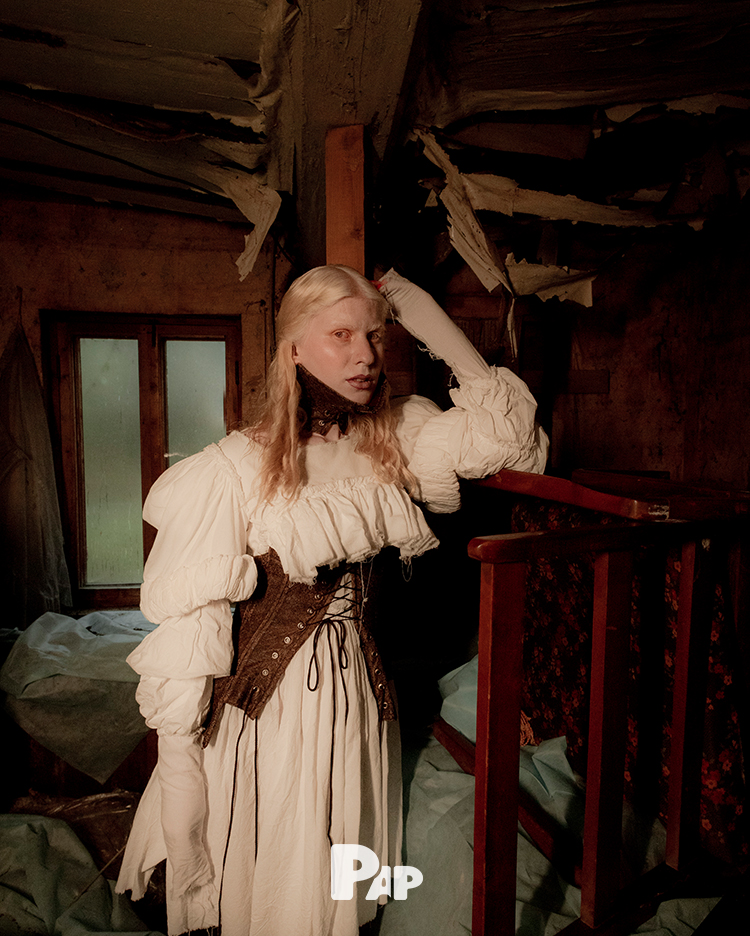OCTOBER TALE — Look 6