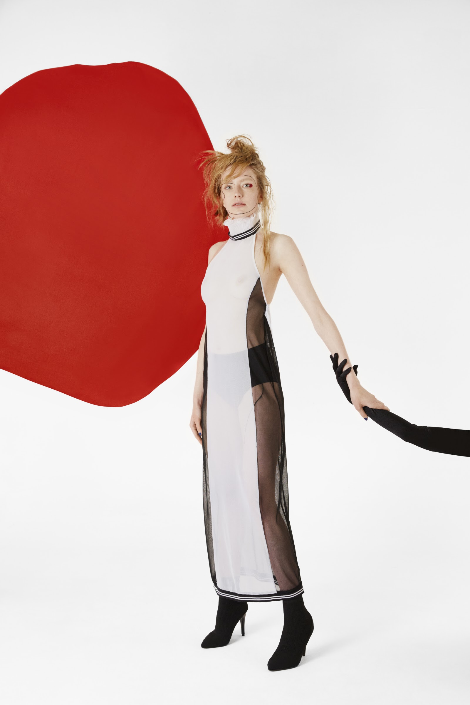 WOMEN IN FRONT OF THE SUN — Look 2