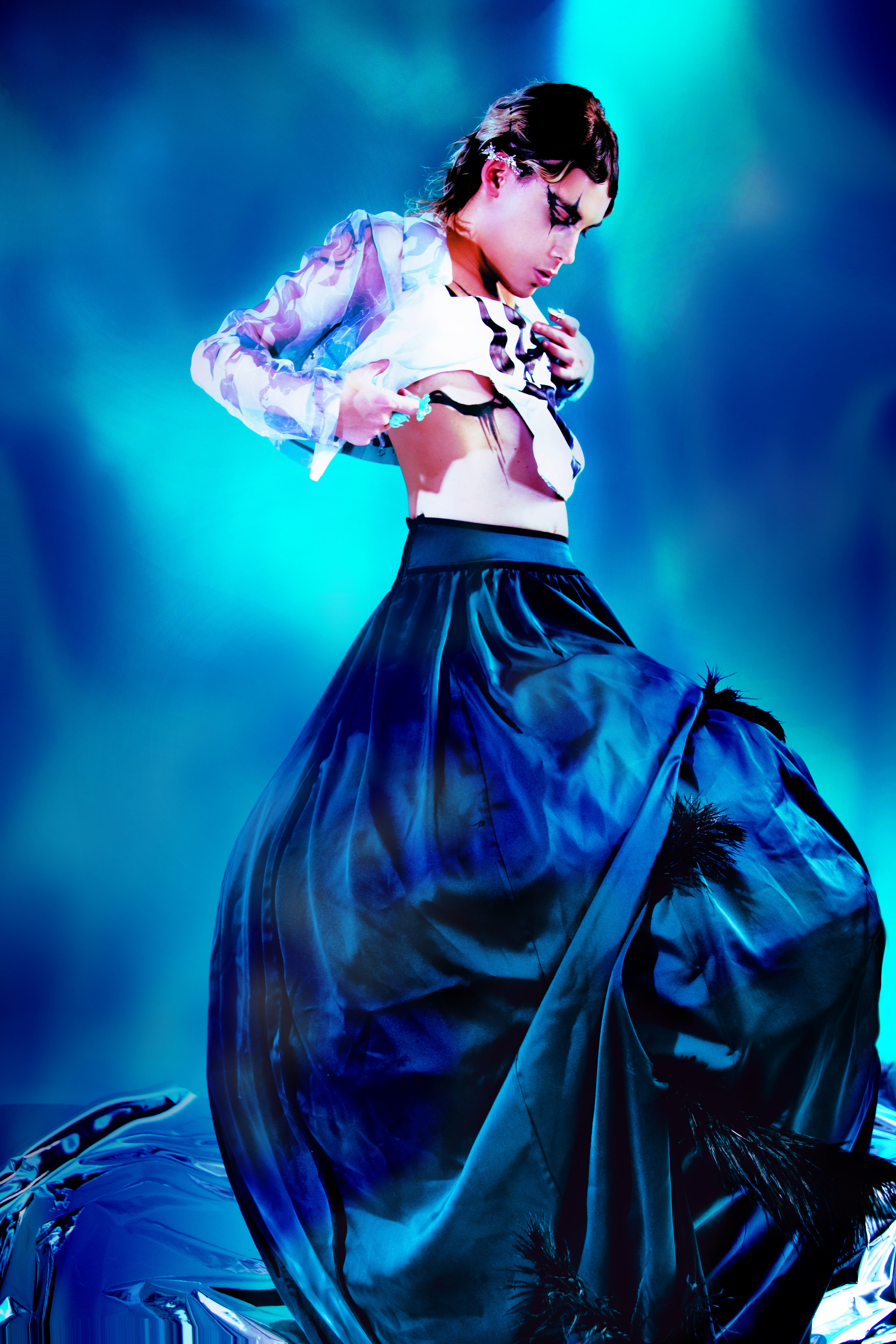 SHAPESHIFTING IN THE LIGHT OF DAY — Look 10