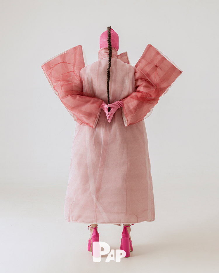 ODE TO EXTRAVAGANZAS — Look 2