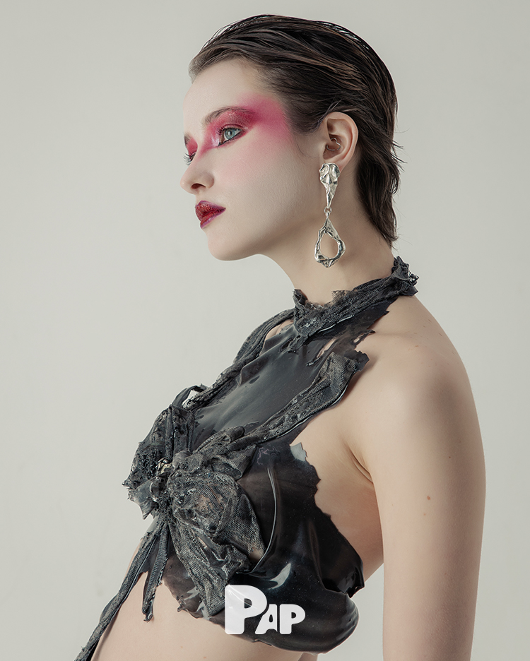 ODE TO EXTRAVAGANZAS — Look 12