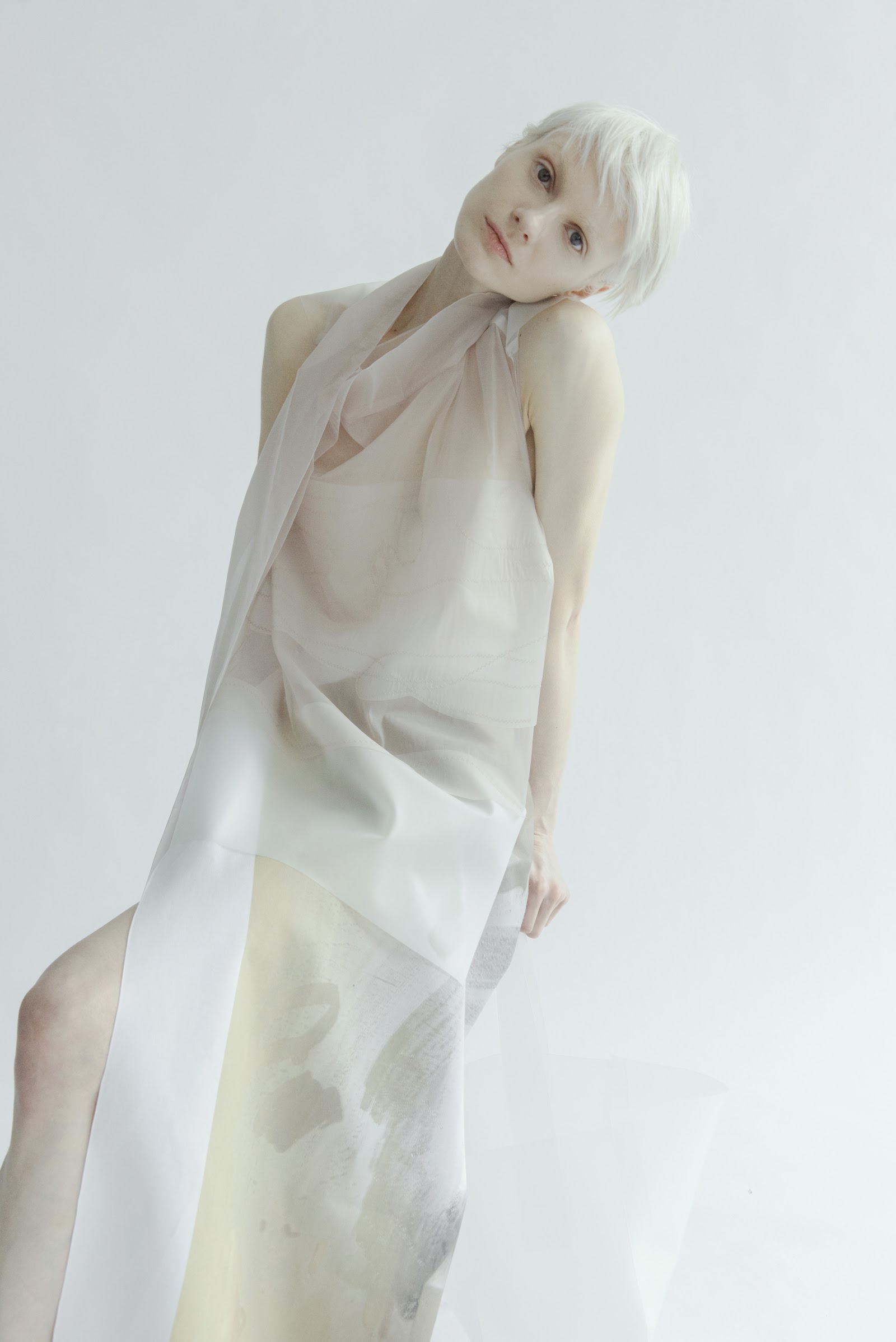 INFINITY POOL — Look 2