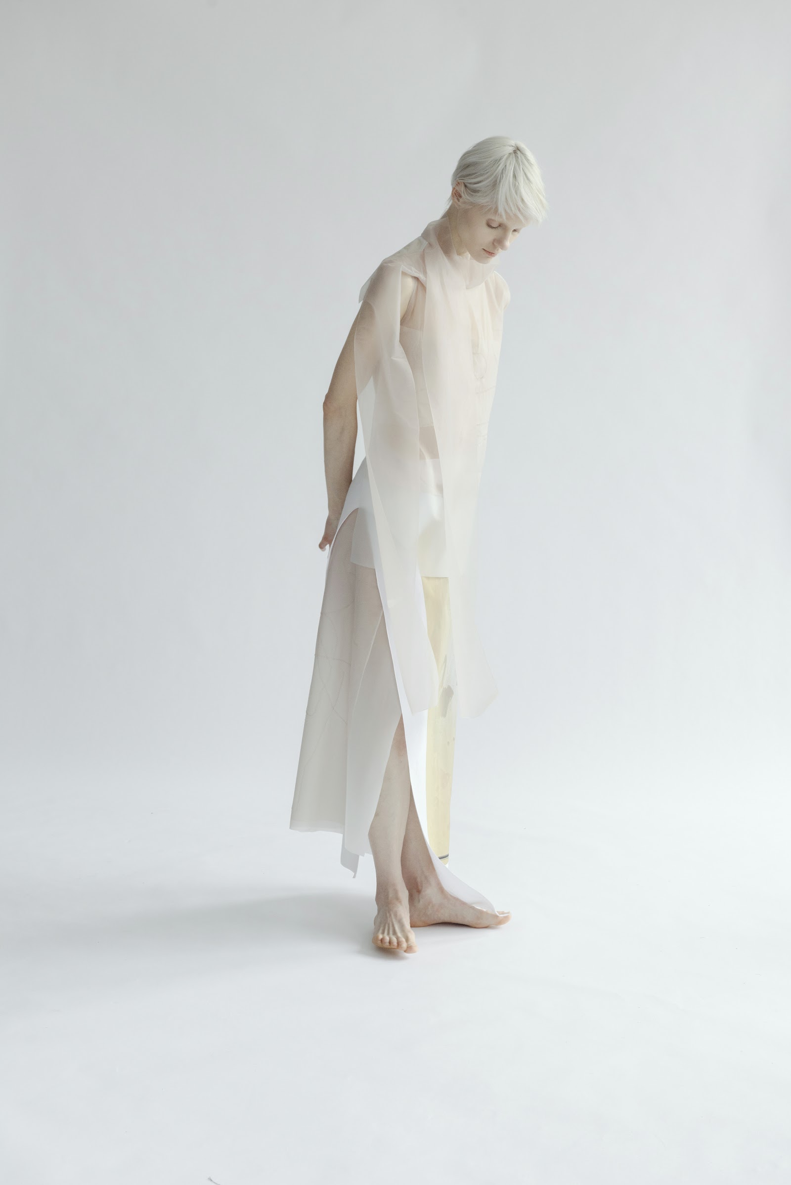 INFINITY POOL — Look 3